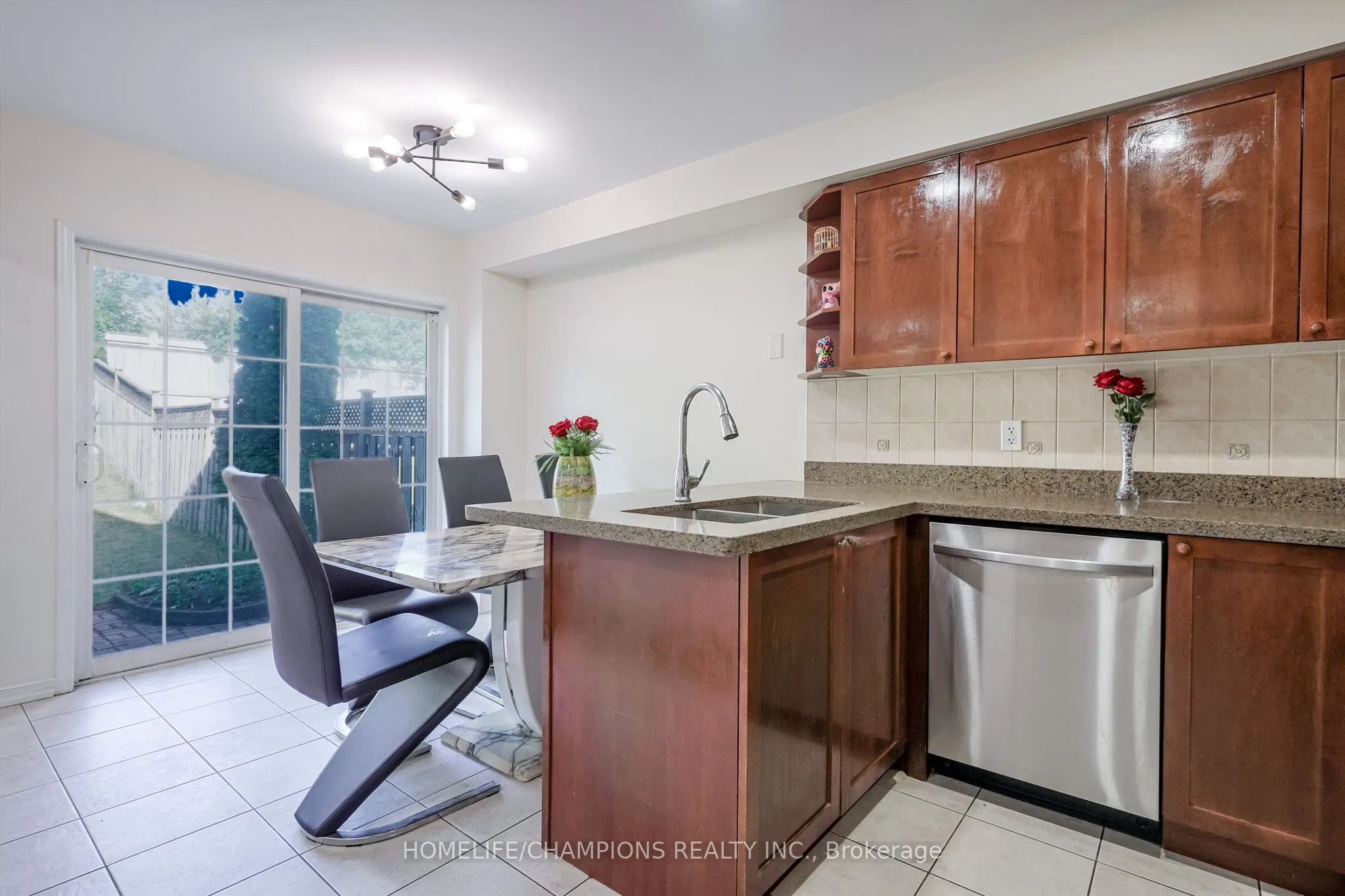 86 Carpendale Crescent E