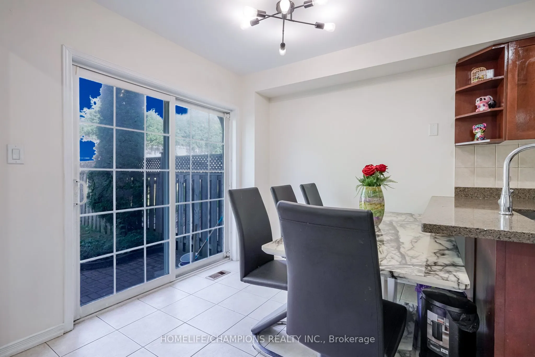 86 Carpendale Crescent E