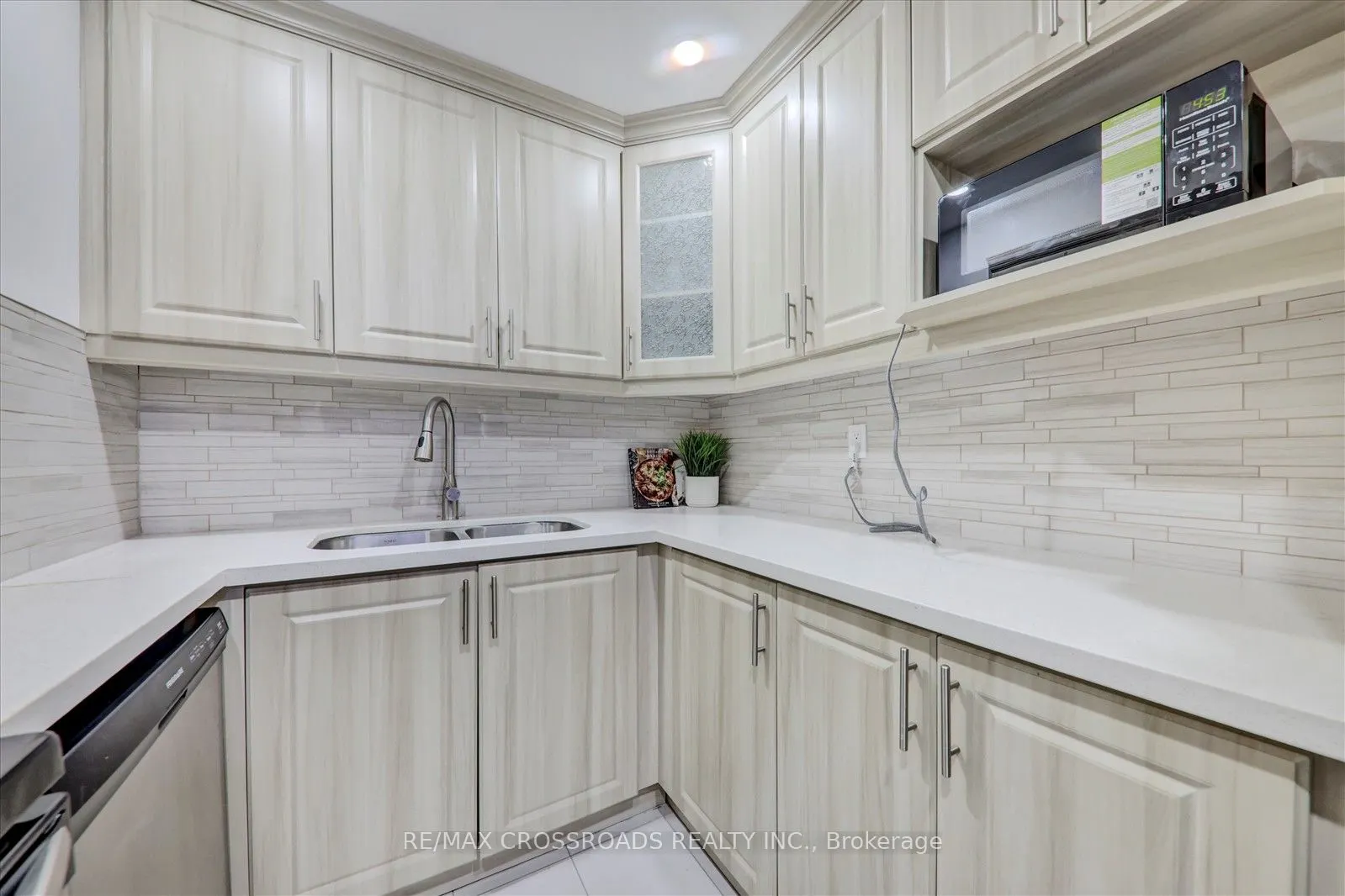 99 Blackwell Avenue, #807