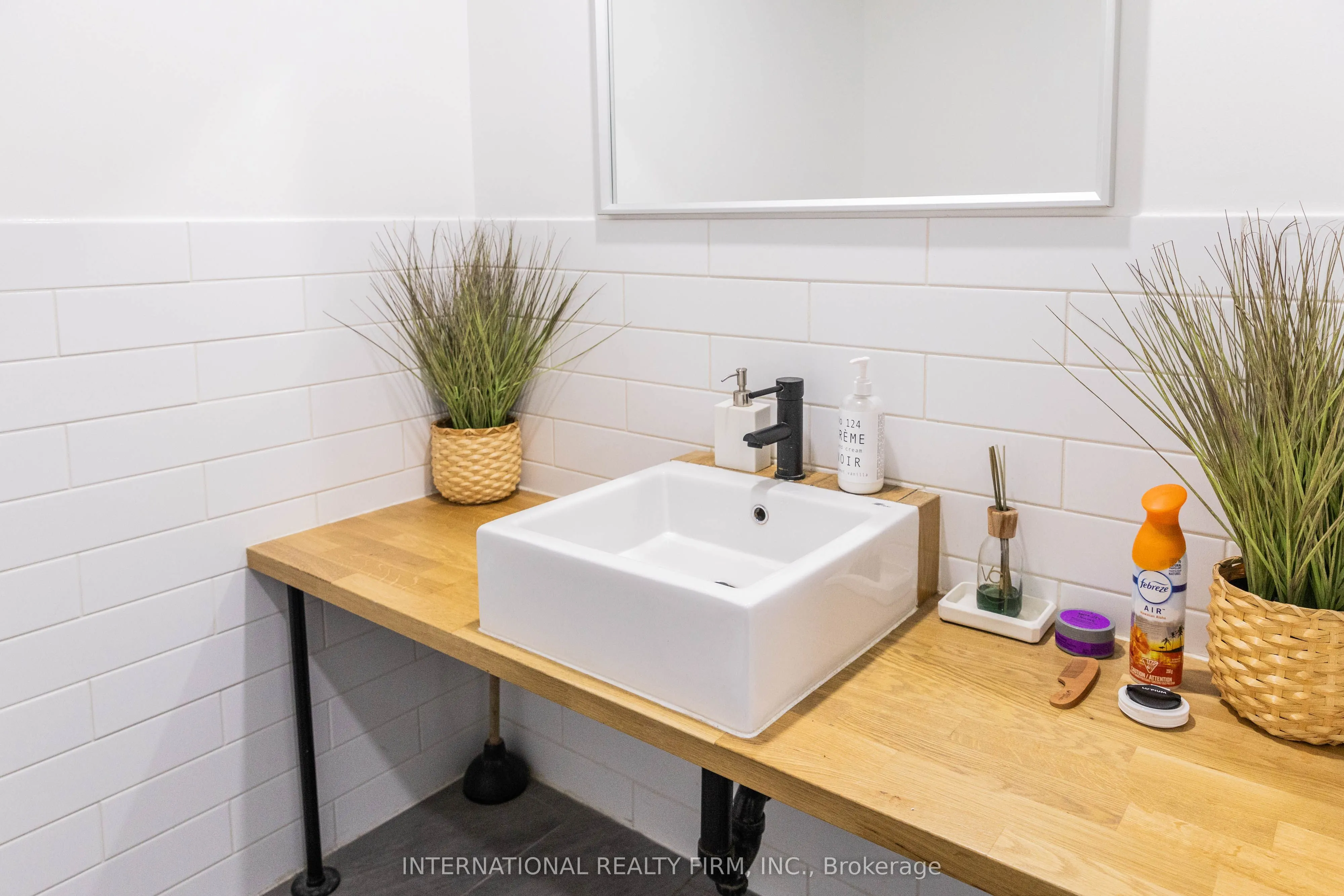 2252 Queen Street E, #2