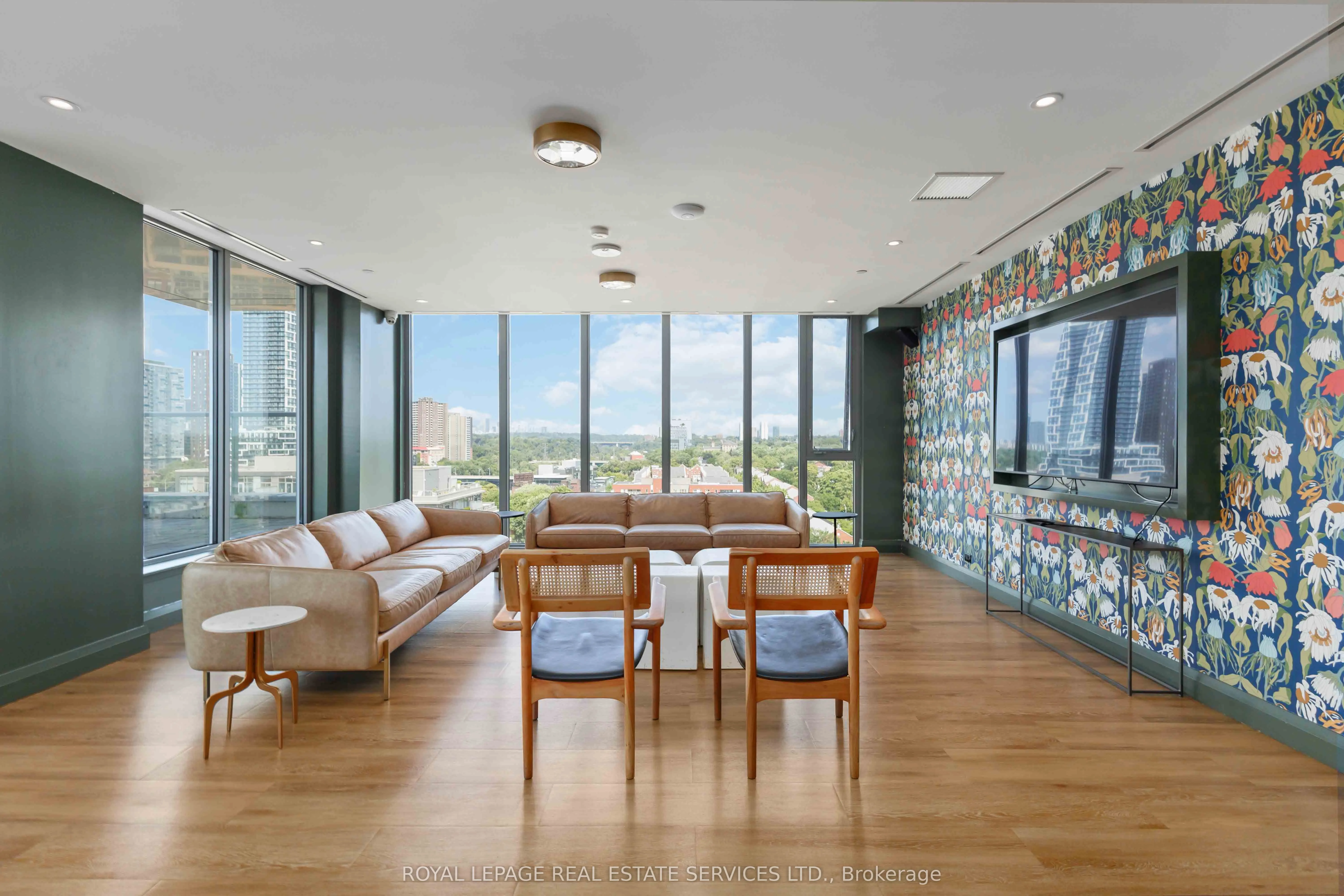25 Baseball Place, #810