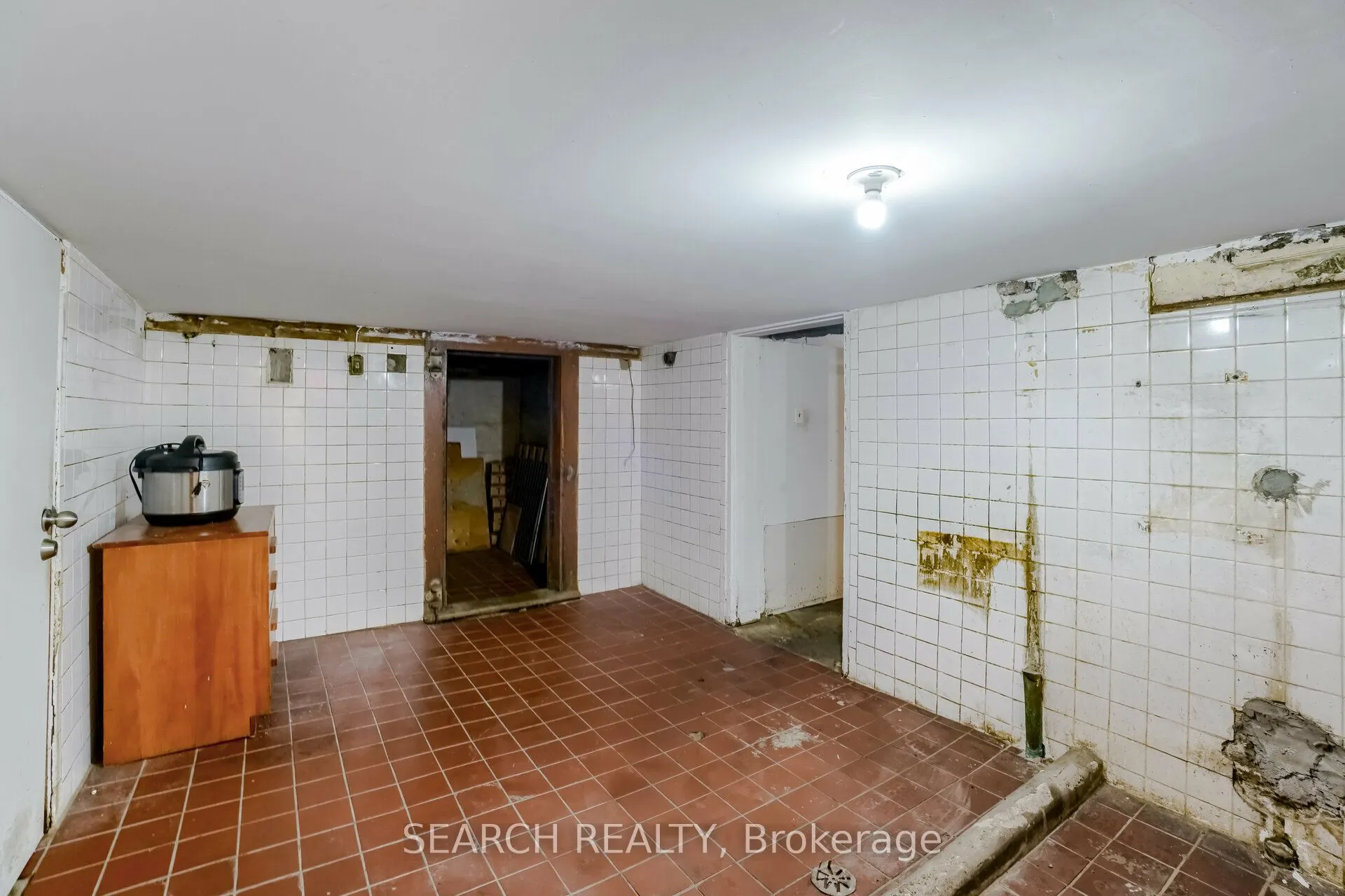 1614 Queen Street E