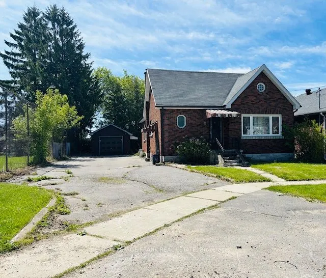 213 Banting Avenue