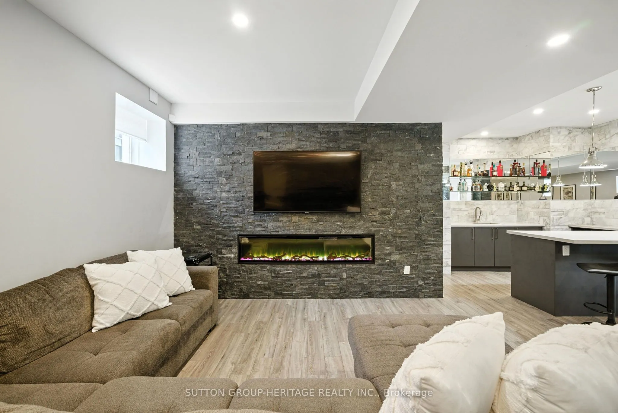 21 Greenlands Court
