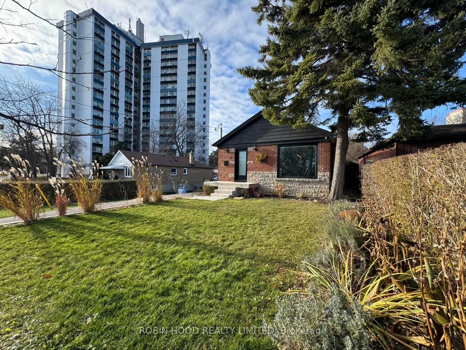 16 Glen Everest Road, #Main Floor