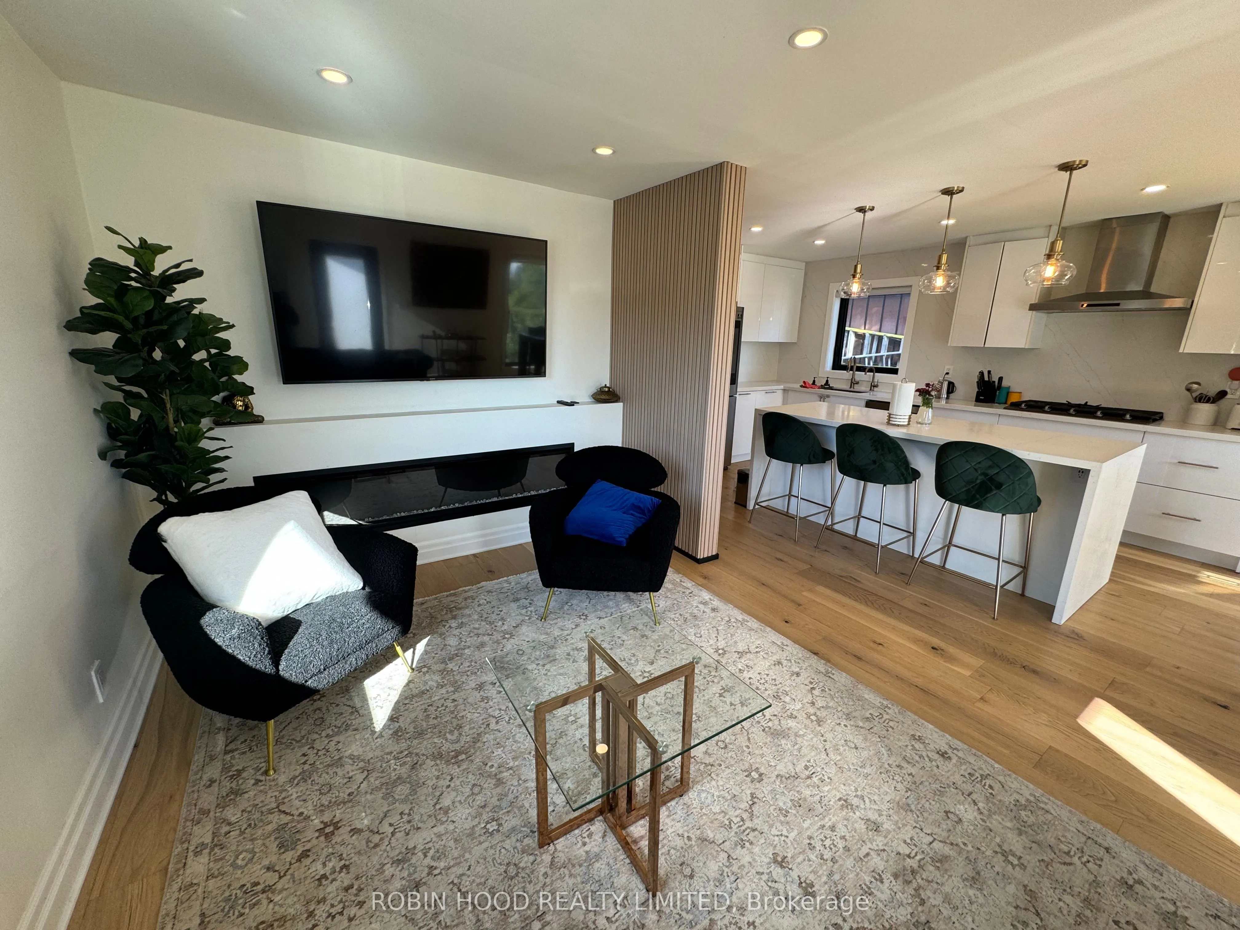 16 Glen Everest Road, #Main Floor