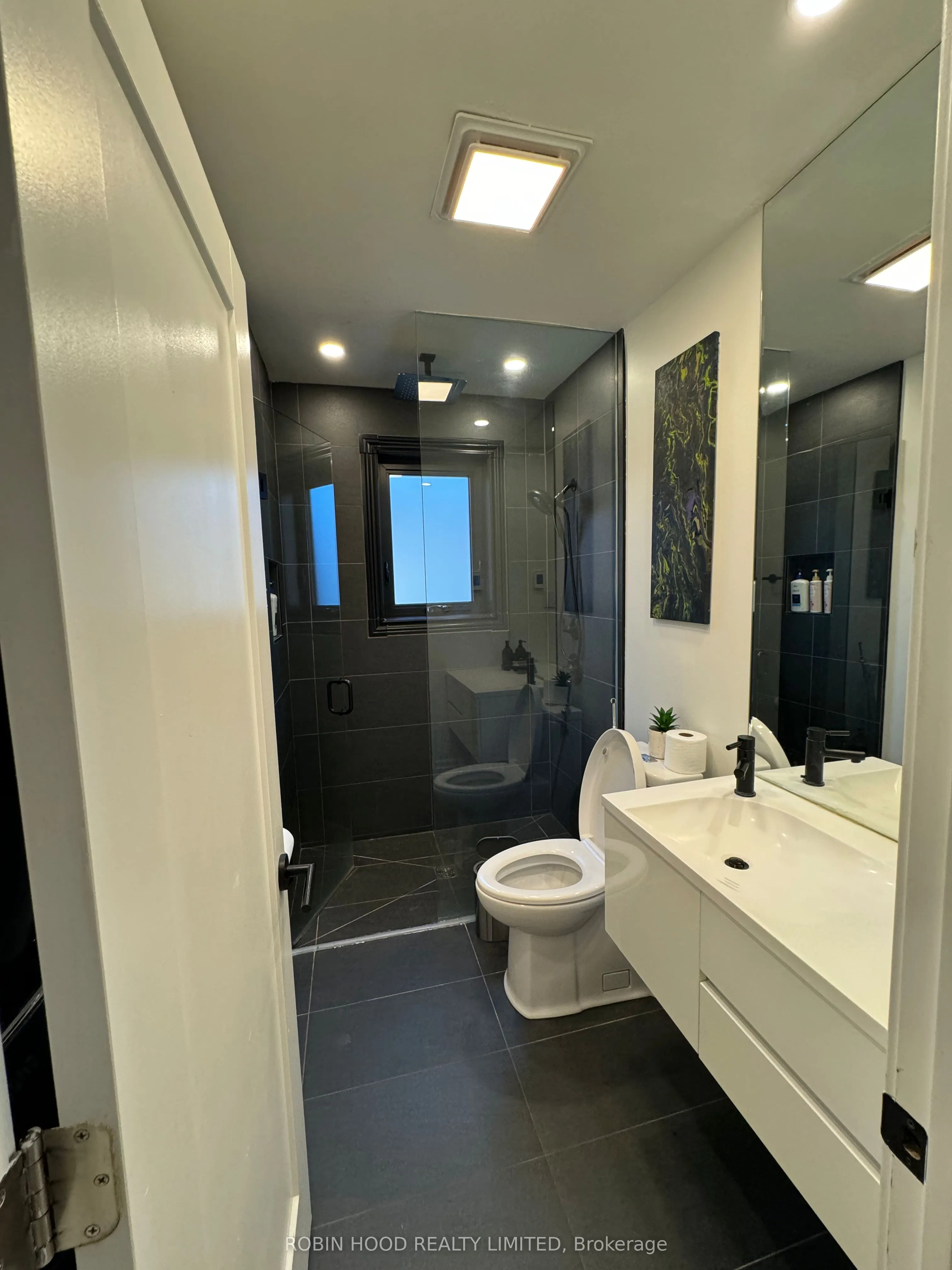 16 Glen Everest Road, #Main Floor