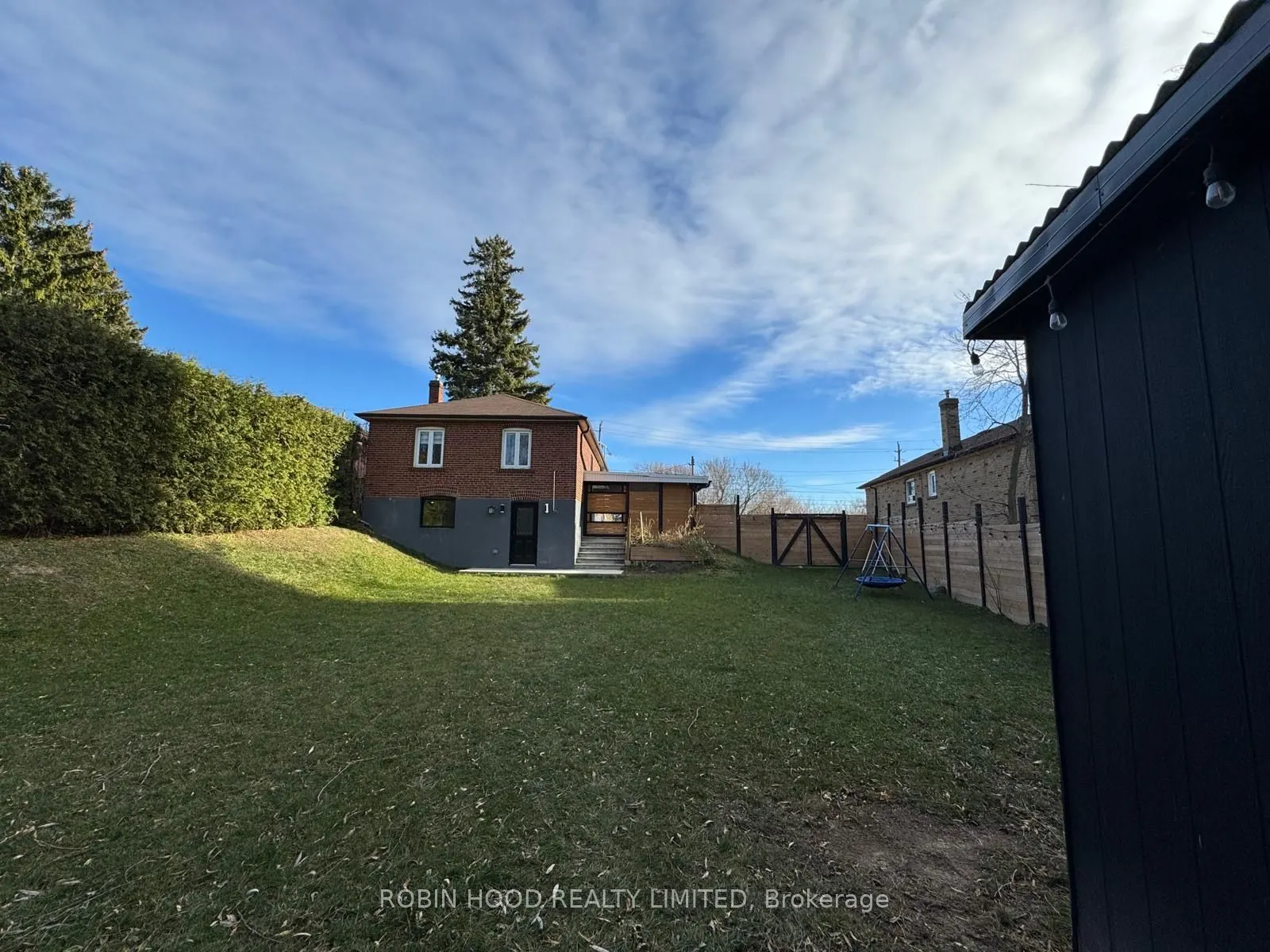 16 Glen Everest Road, #Main Floor