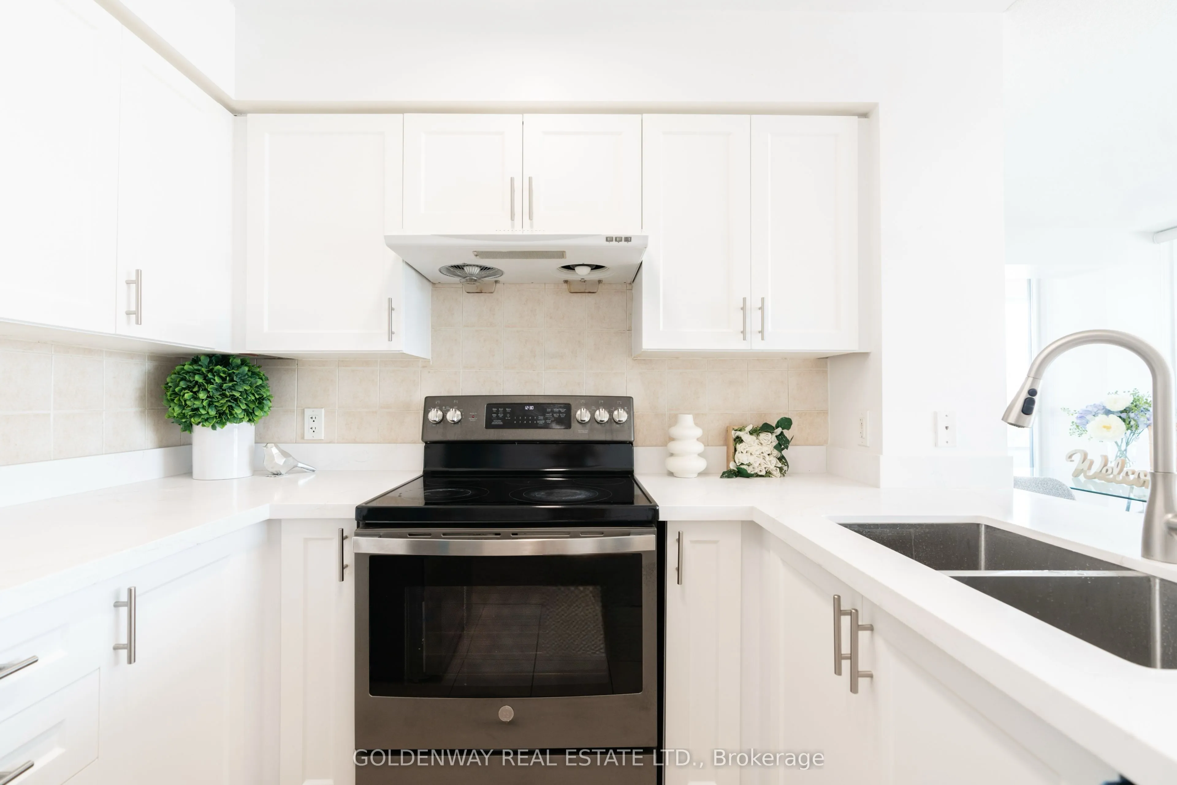 68 Grangeway Avenue, #305