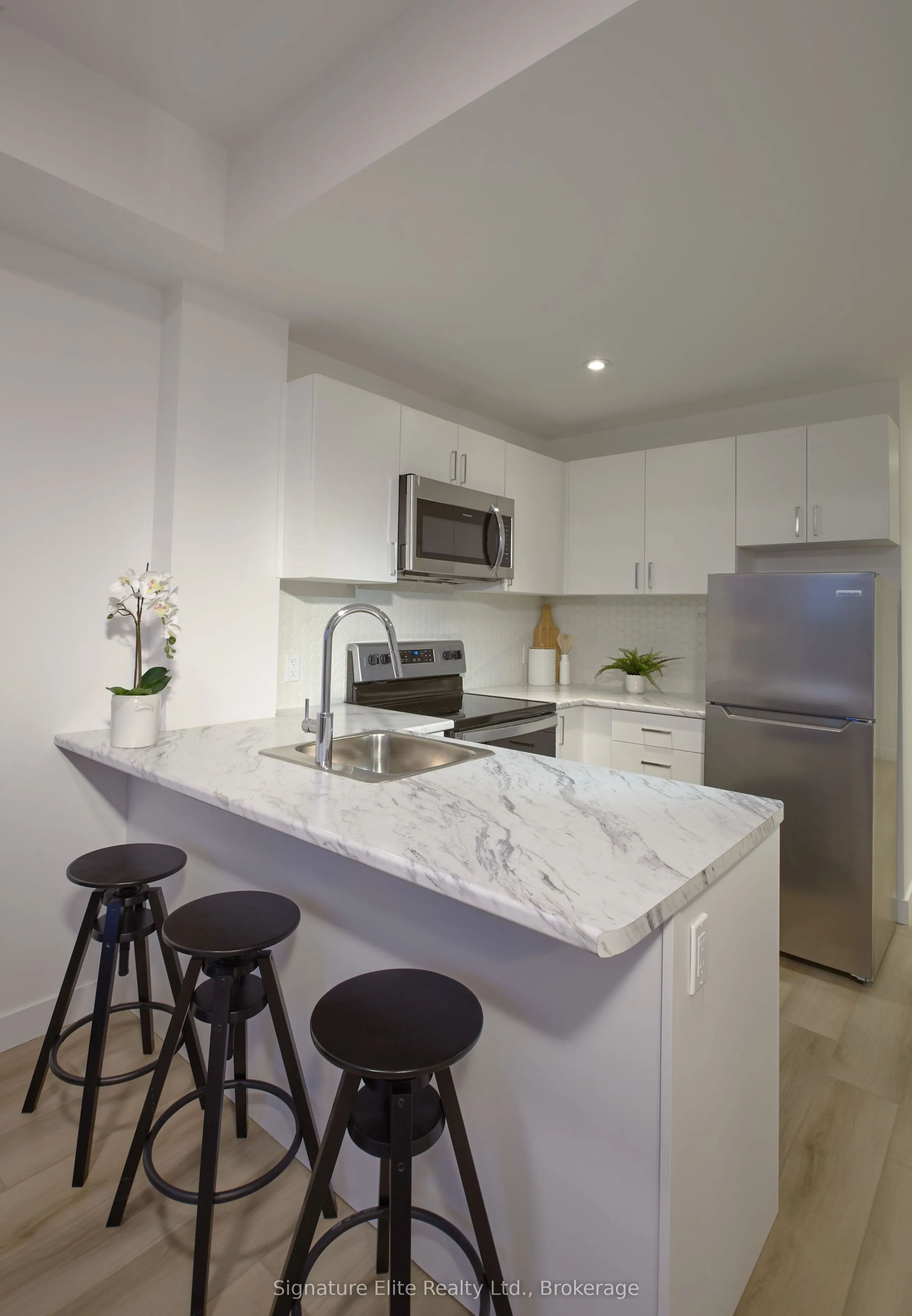 2382 Kingston Road, #404