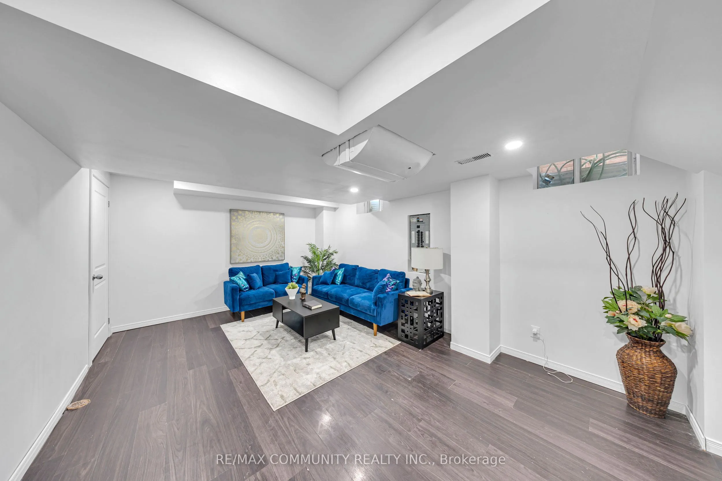 473 Rossland Road E