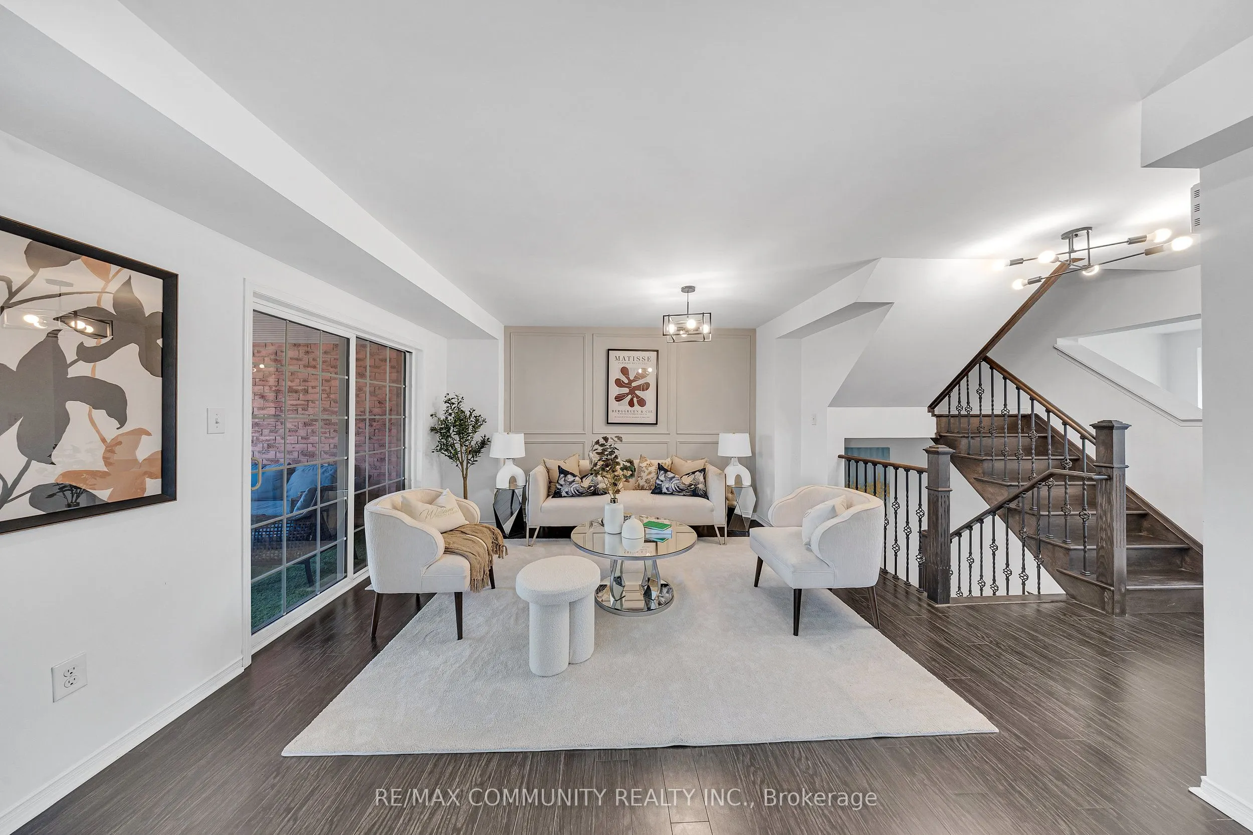 473 Rossland Road E