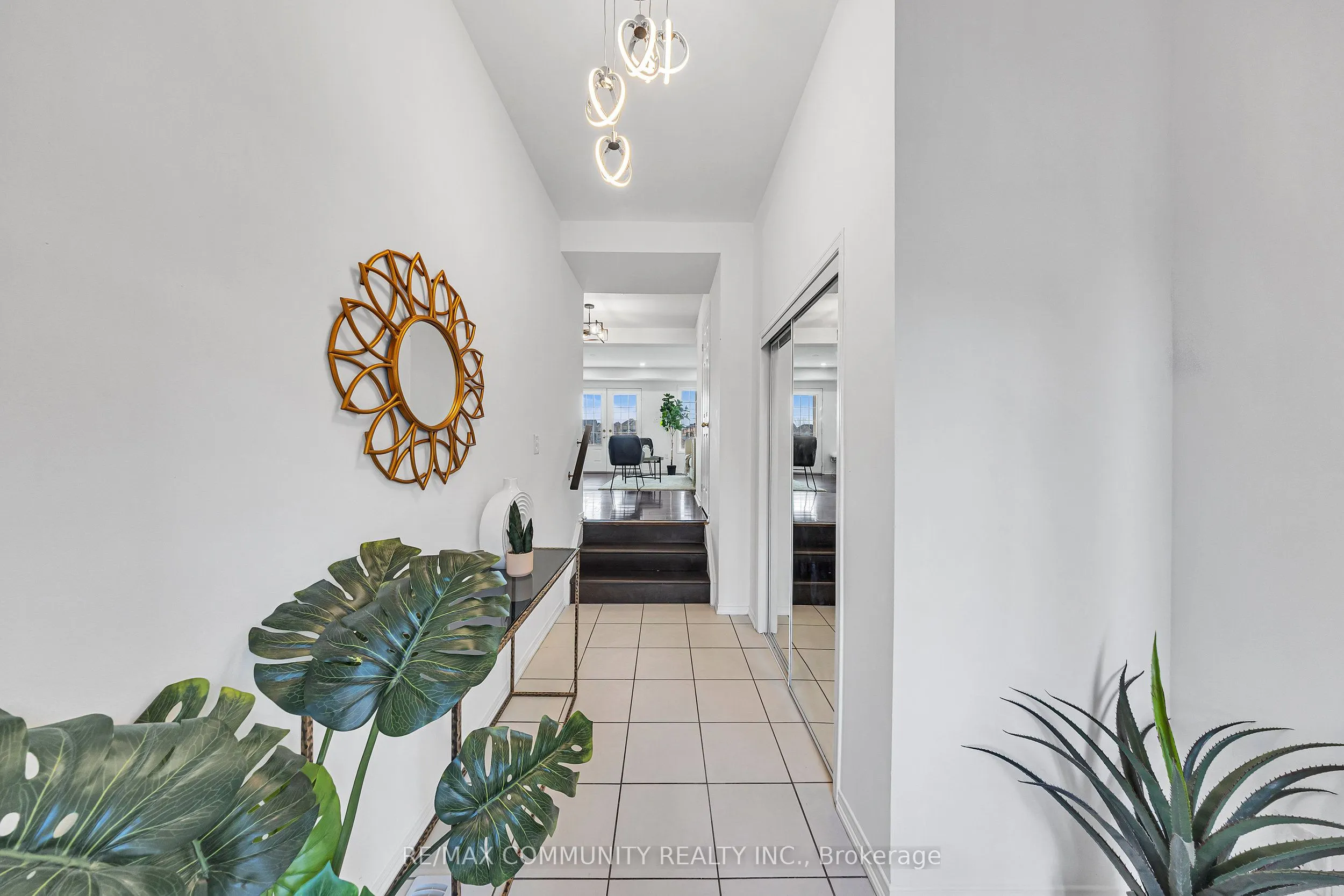 473 Rossland Road E