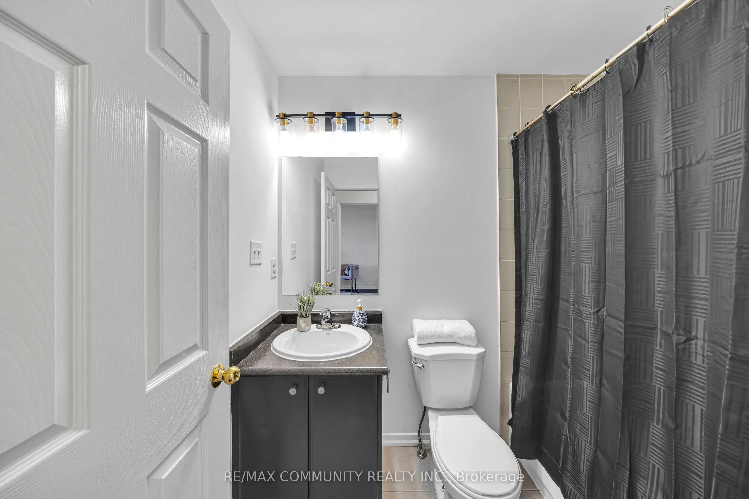 473 Rossland Road E
