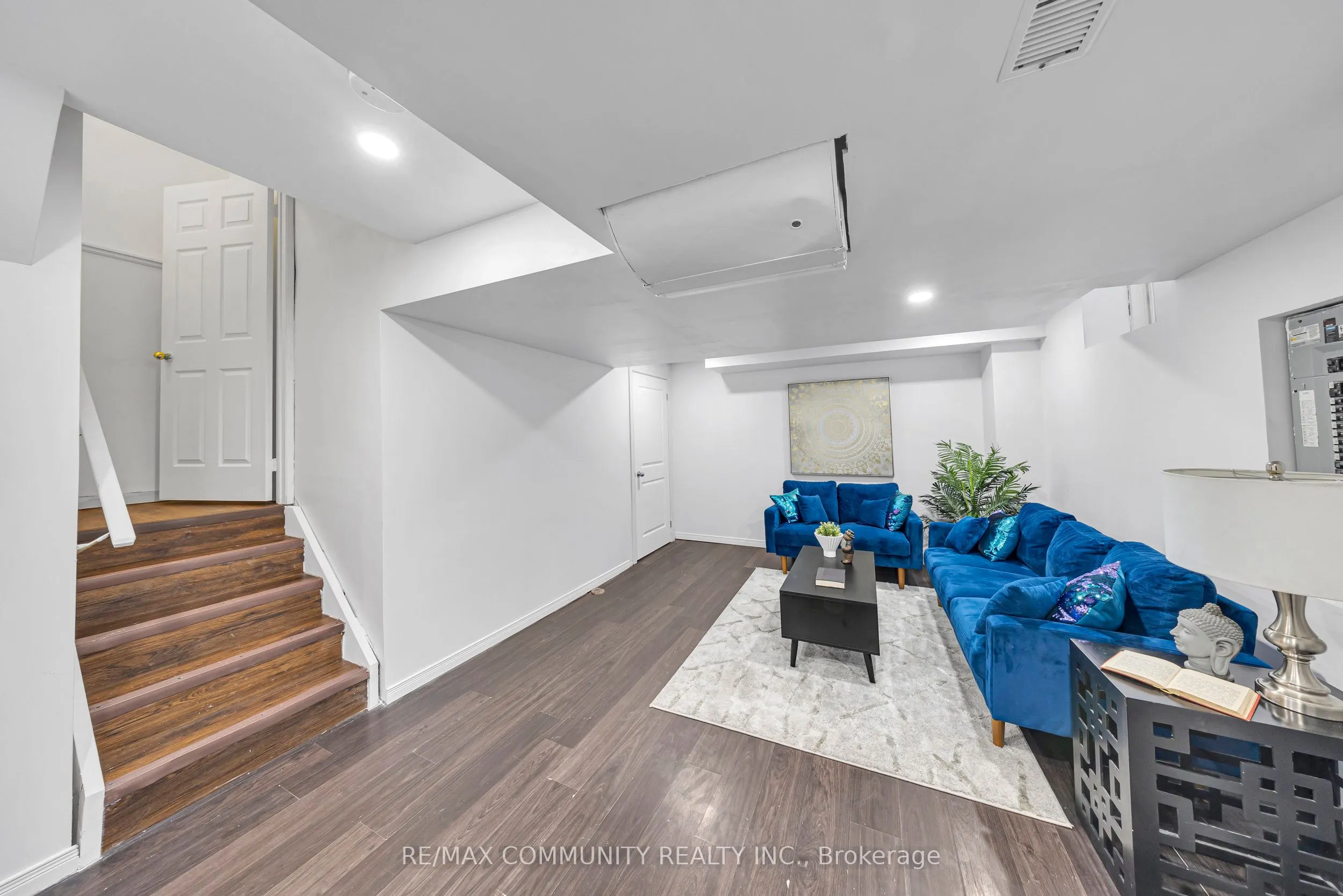 473 Rossland Road E