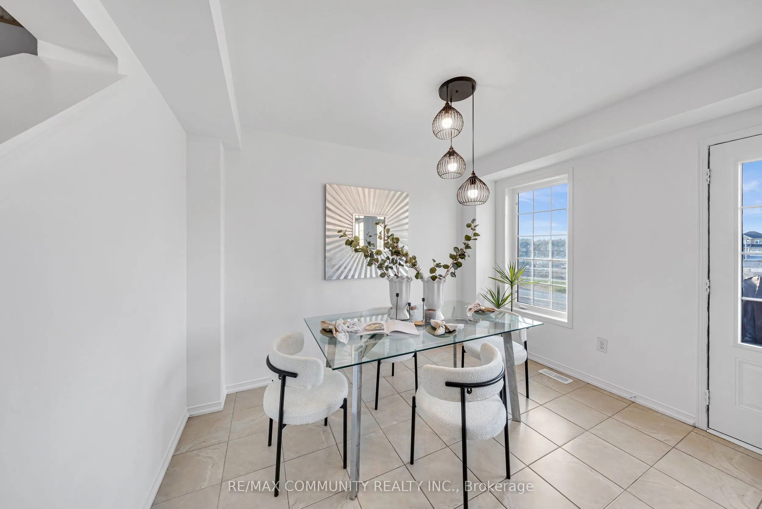 473 Rossland Road E