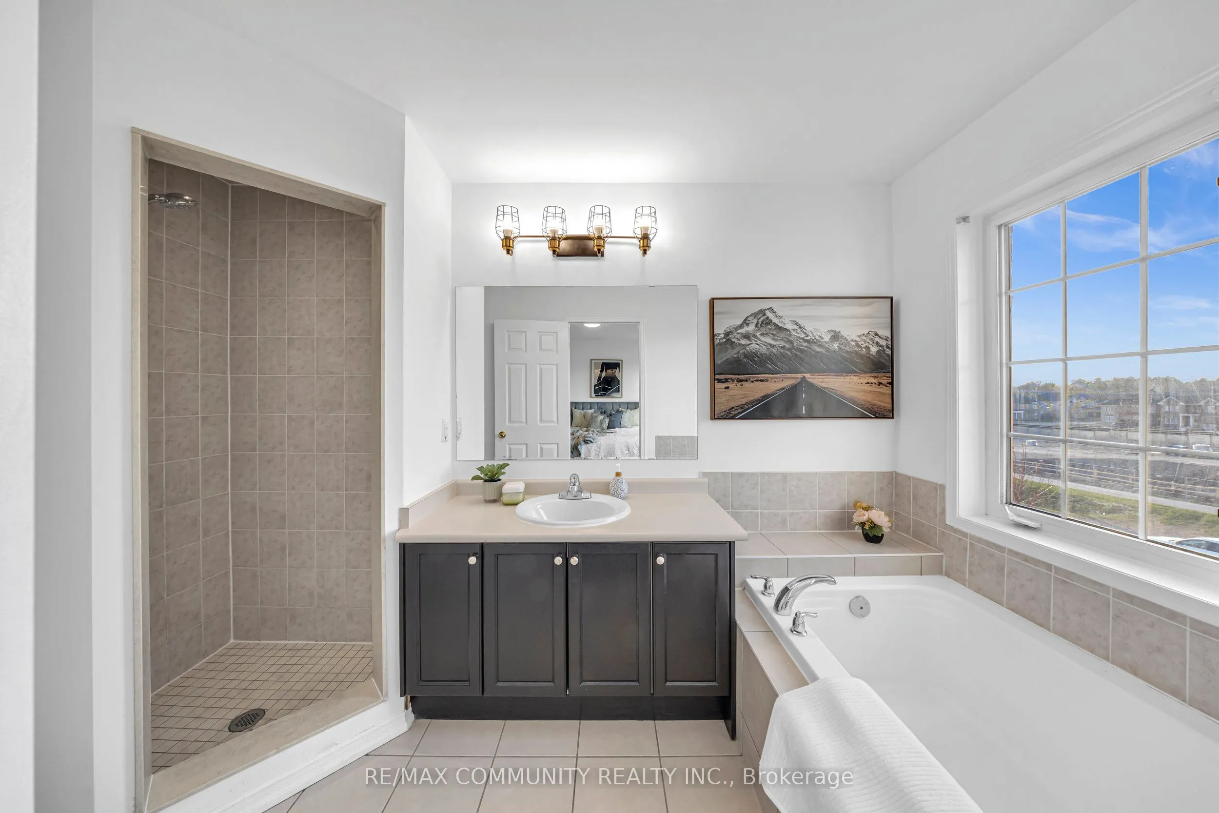 473 Rossland Road E