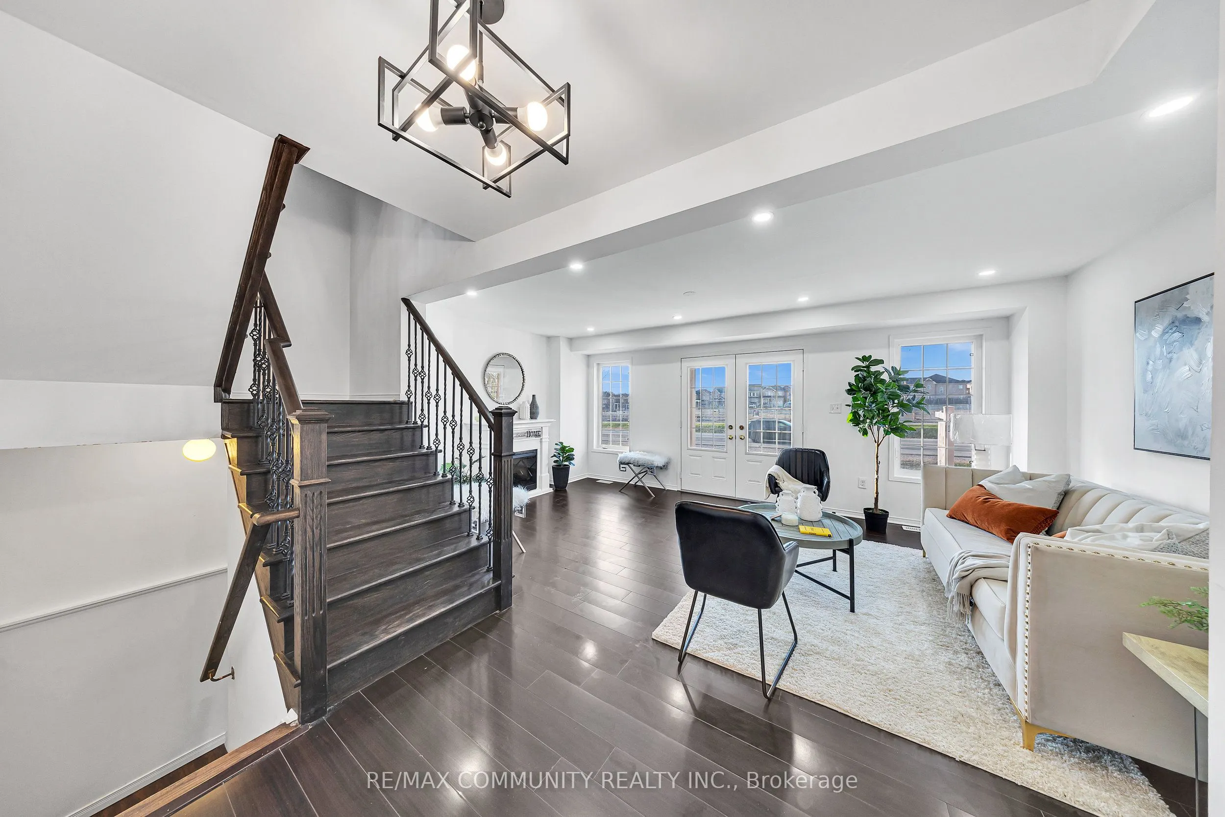 473 Rossland Road E
