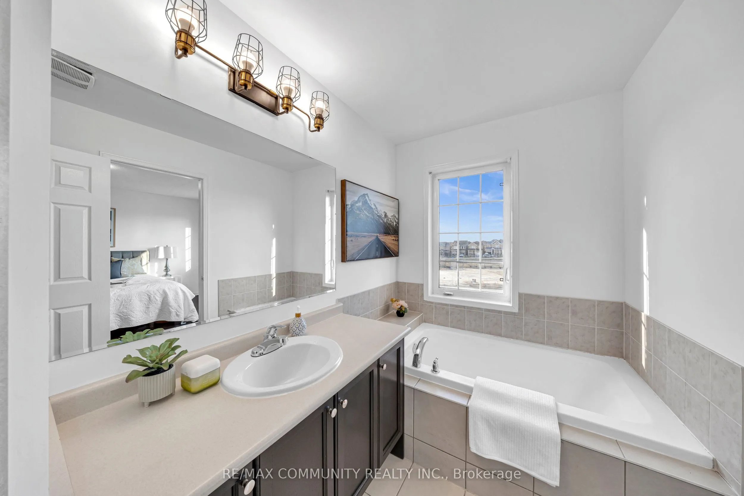 473 Rossland Road E