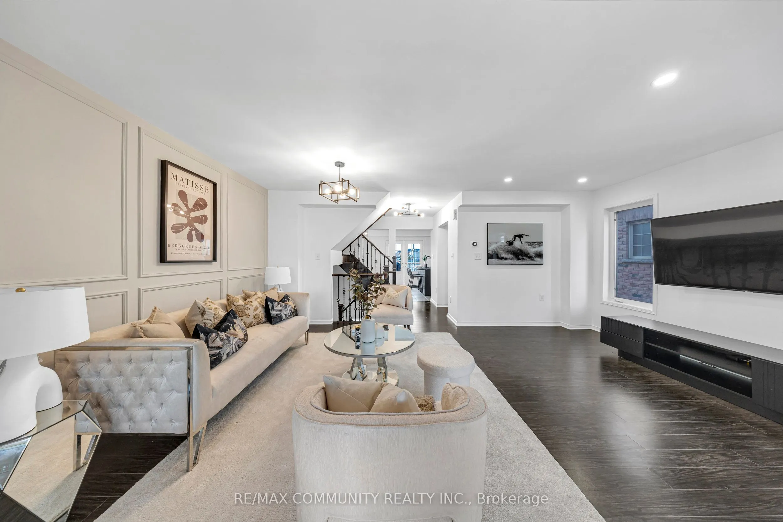 473 Rossland Road E
