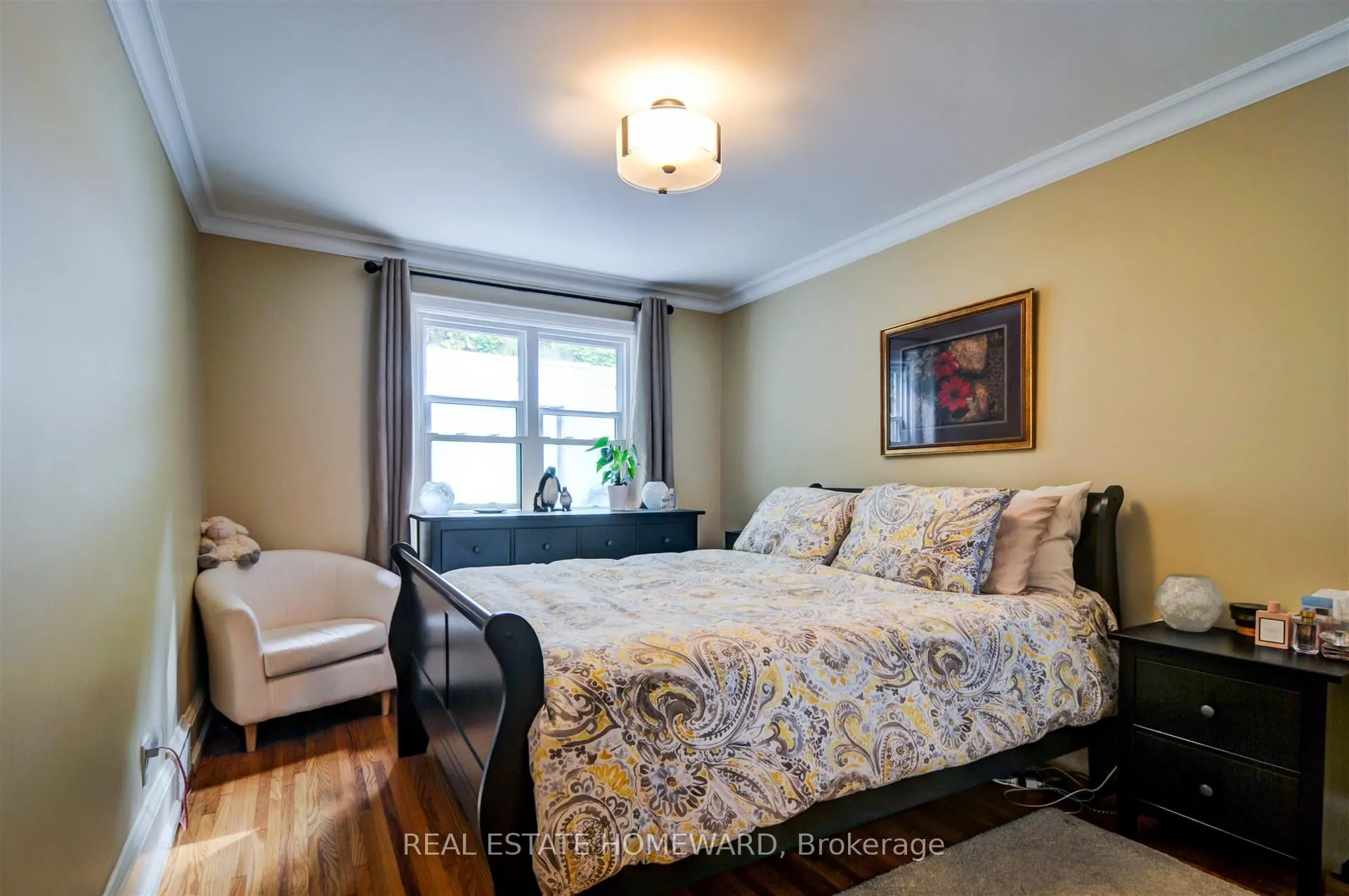 21 Love Crescent, #Main