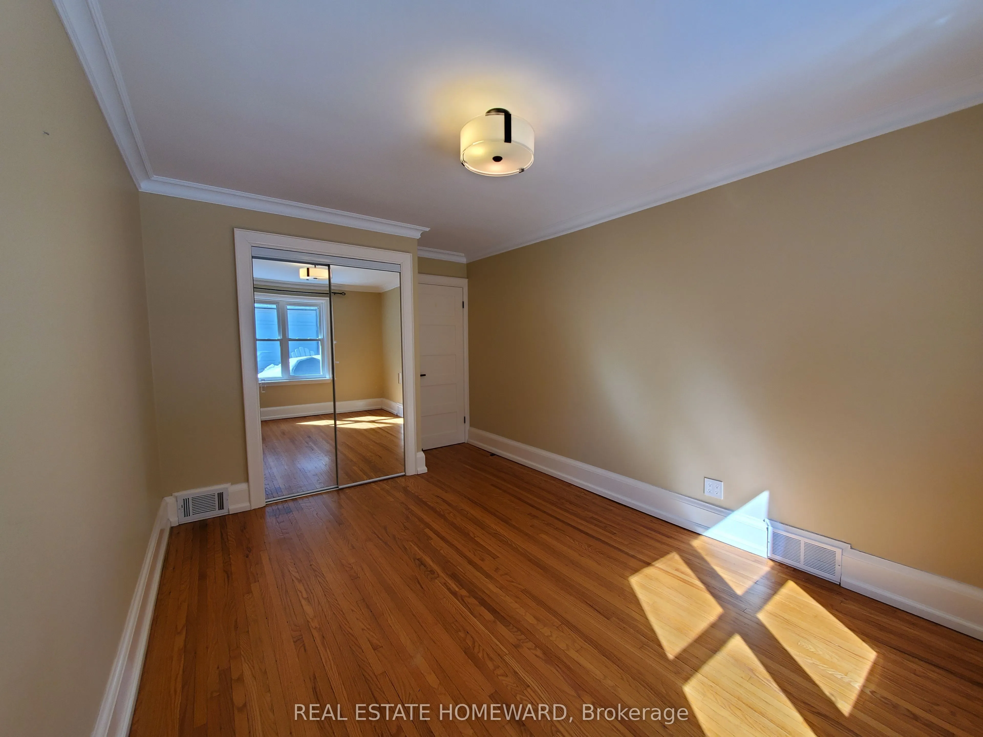 21 Love Crescent, #Main