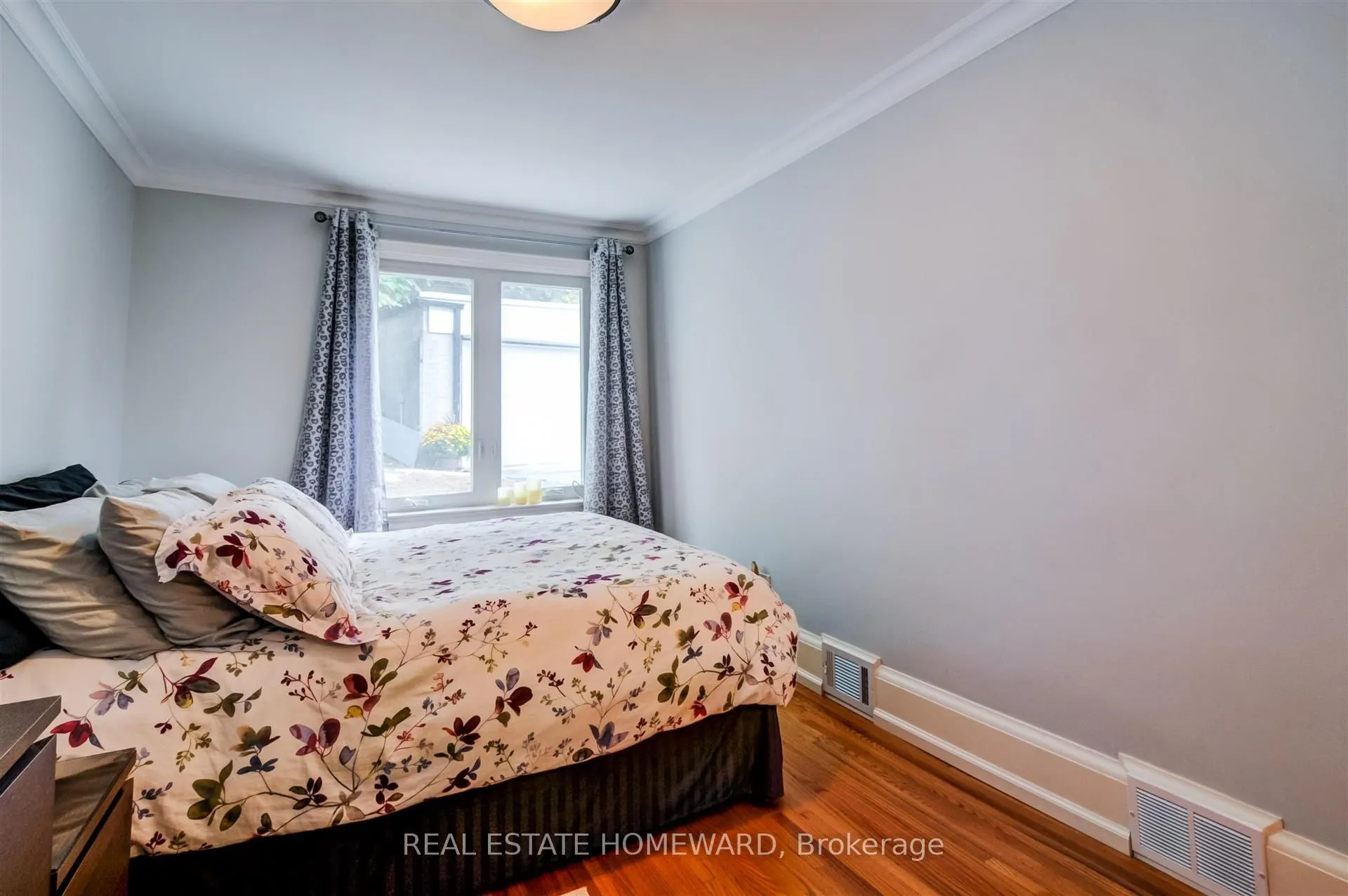 21 Love Crescent, #Main