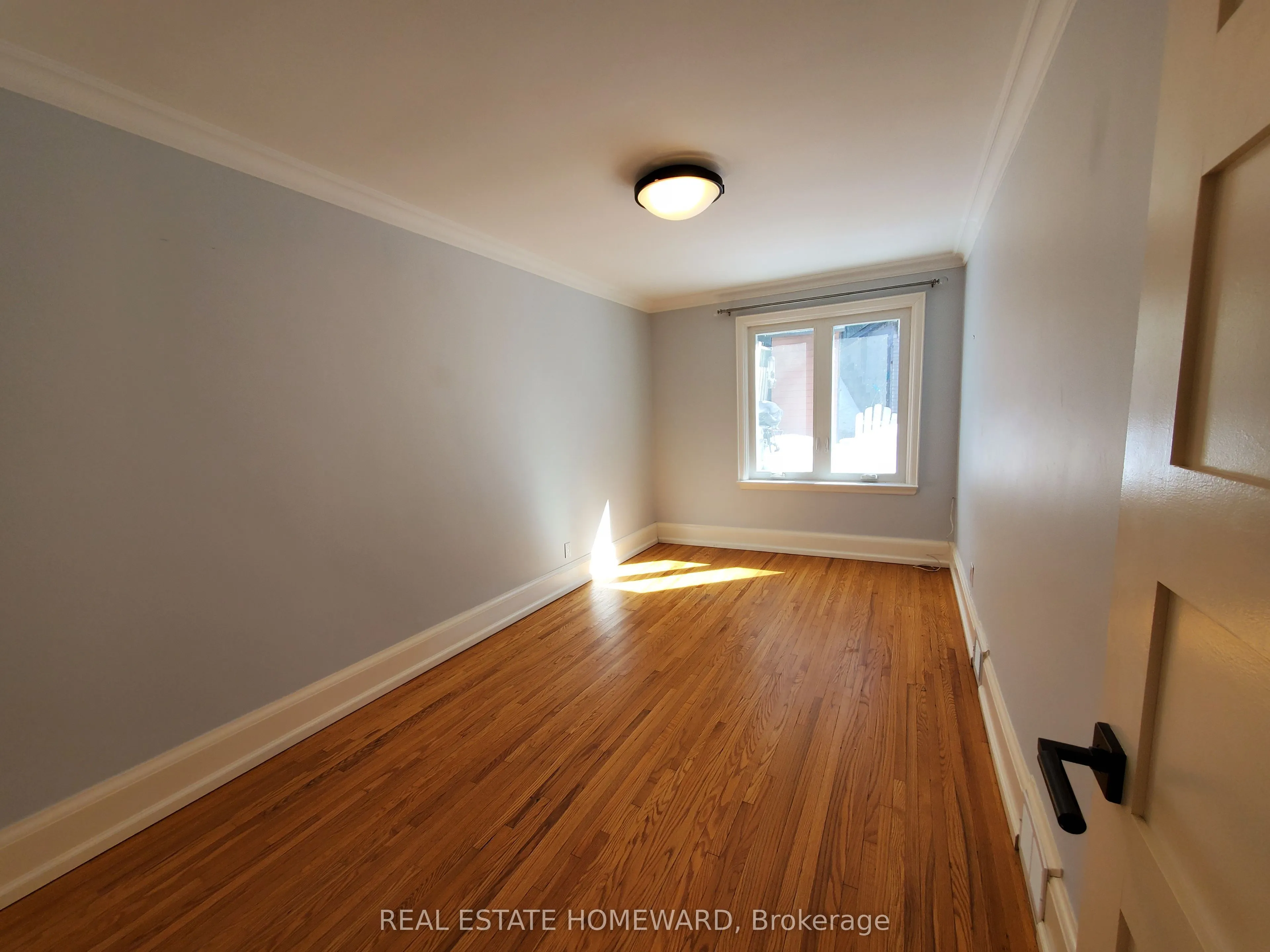 21 Love Crescent, #Main