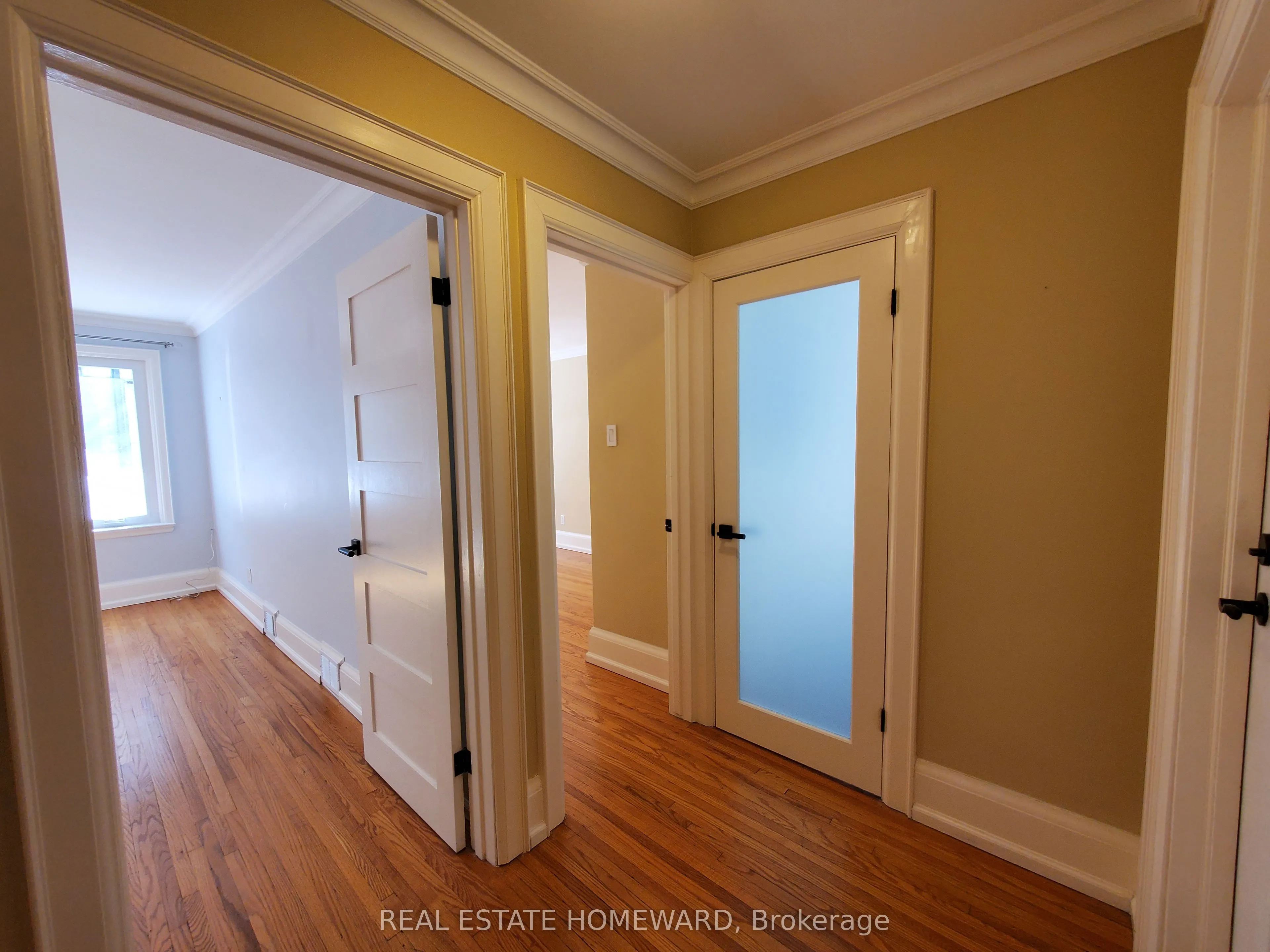 21 Love Crescent, #Main