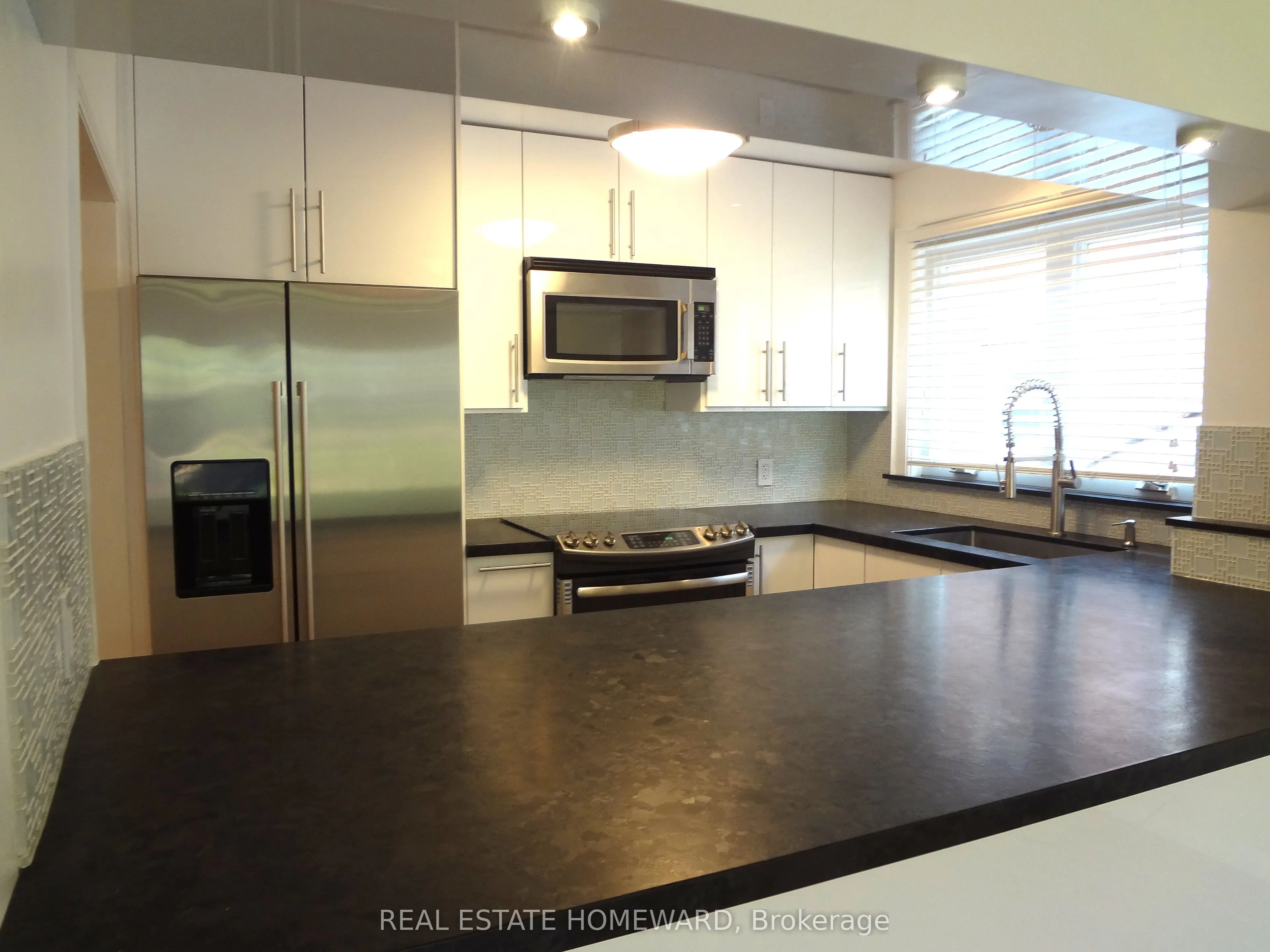21 Love Crescent, #Main