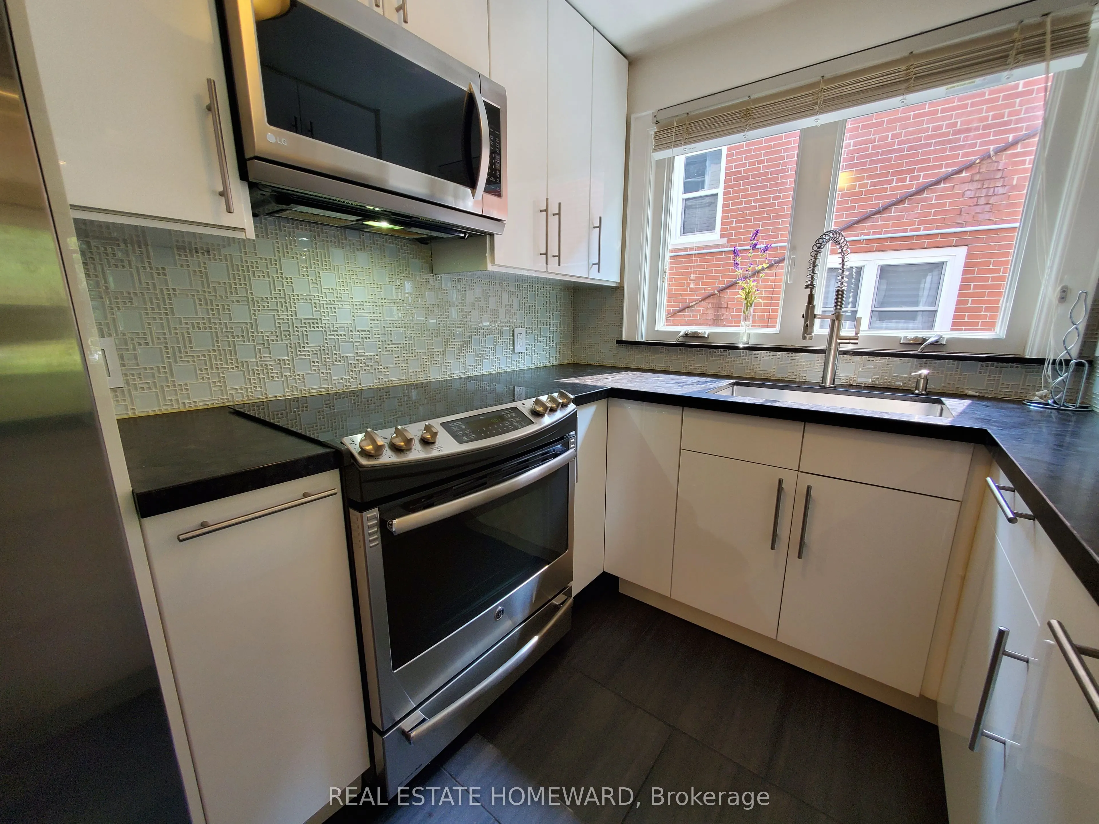 21 Love Crescent, #Main