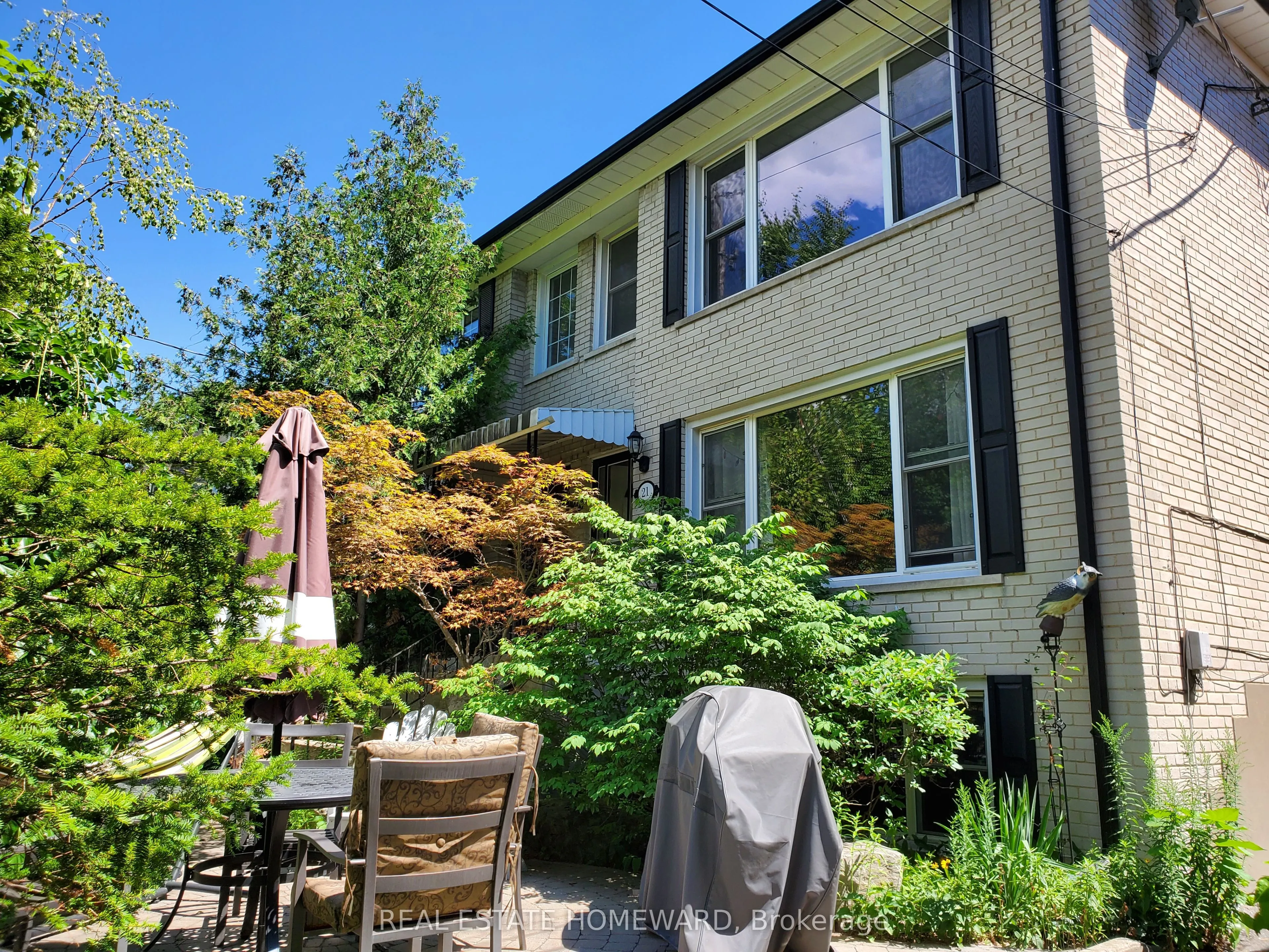 21 Love Crescent, #Main