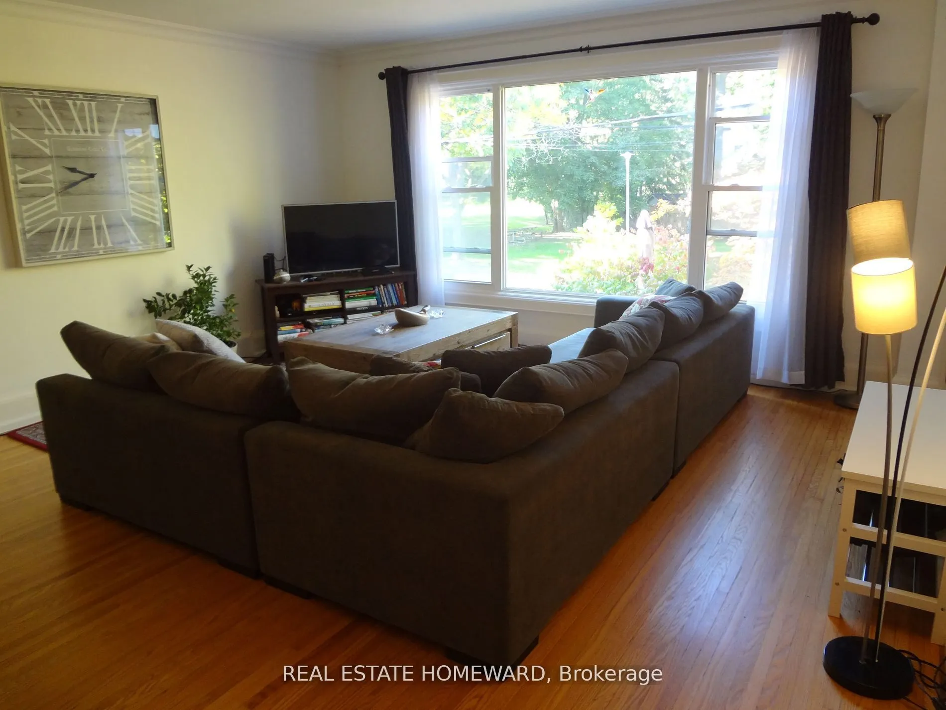 21 Love Crescent, #Main