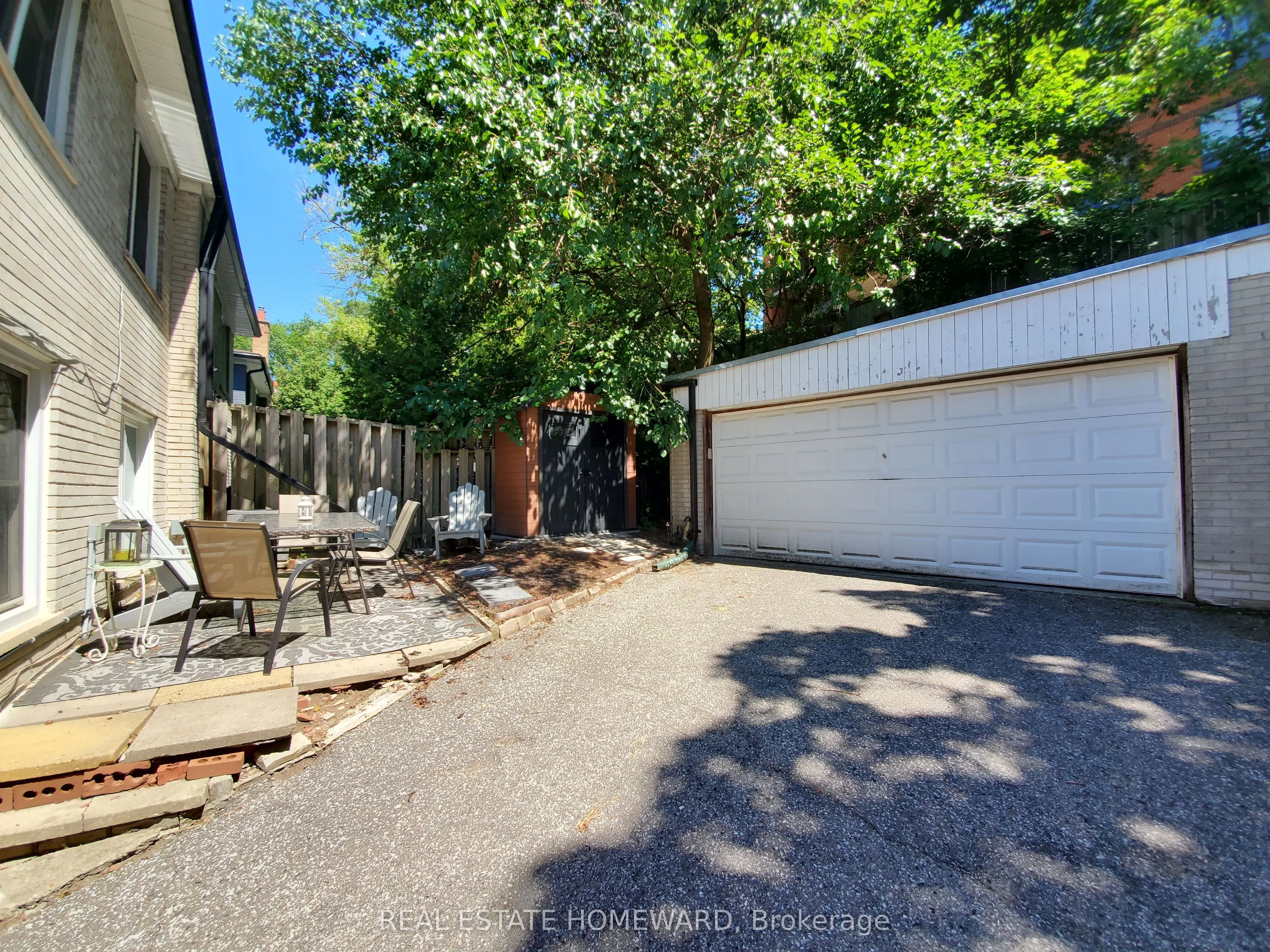 21 Love Crescent, #Main