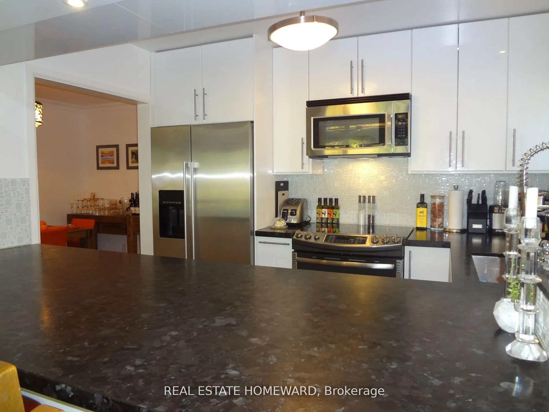 21 Love Crescent, #Main