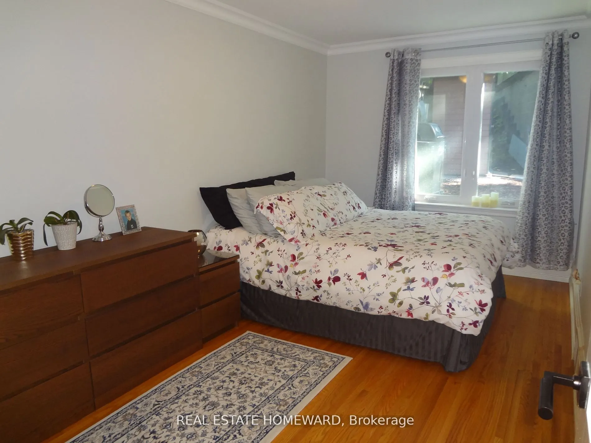 21 Love Crescent, #Main