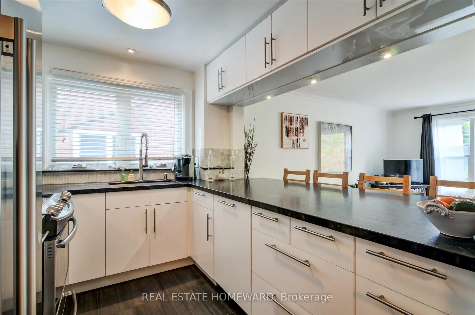 21 Love Crescent, #Main