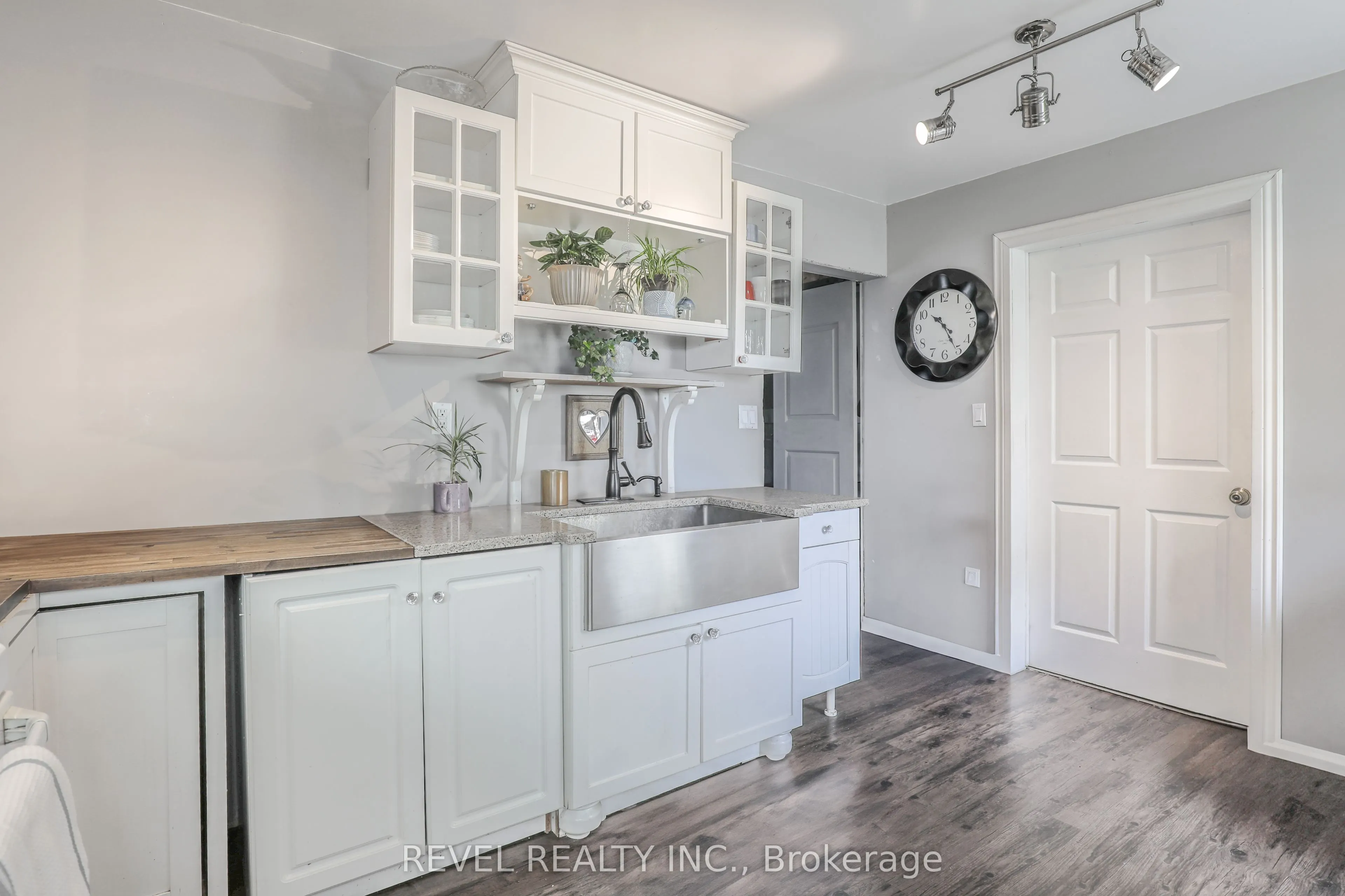 16121 Island Road