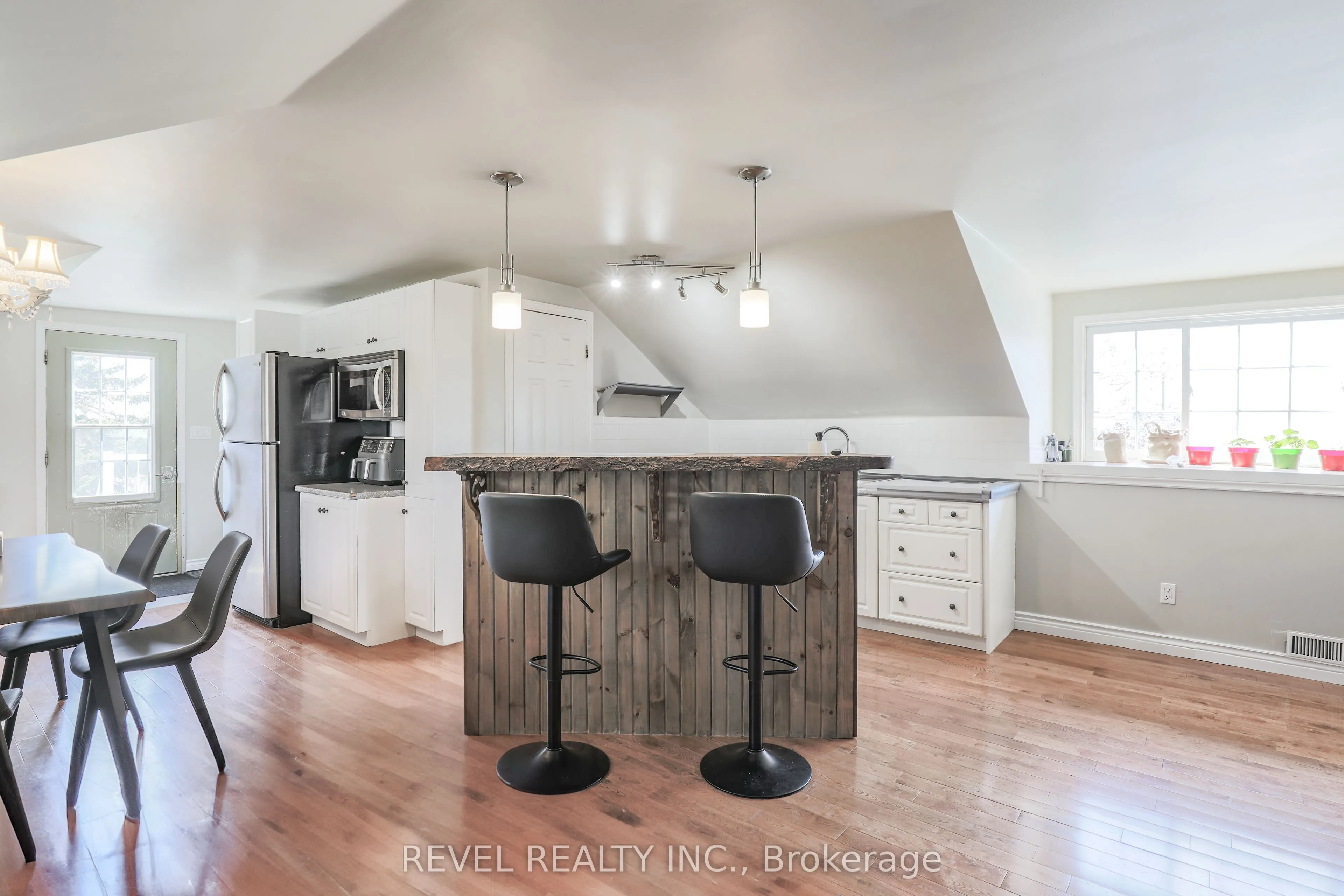 16121 Island Road