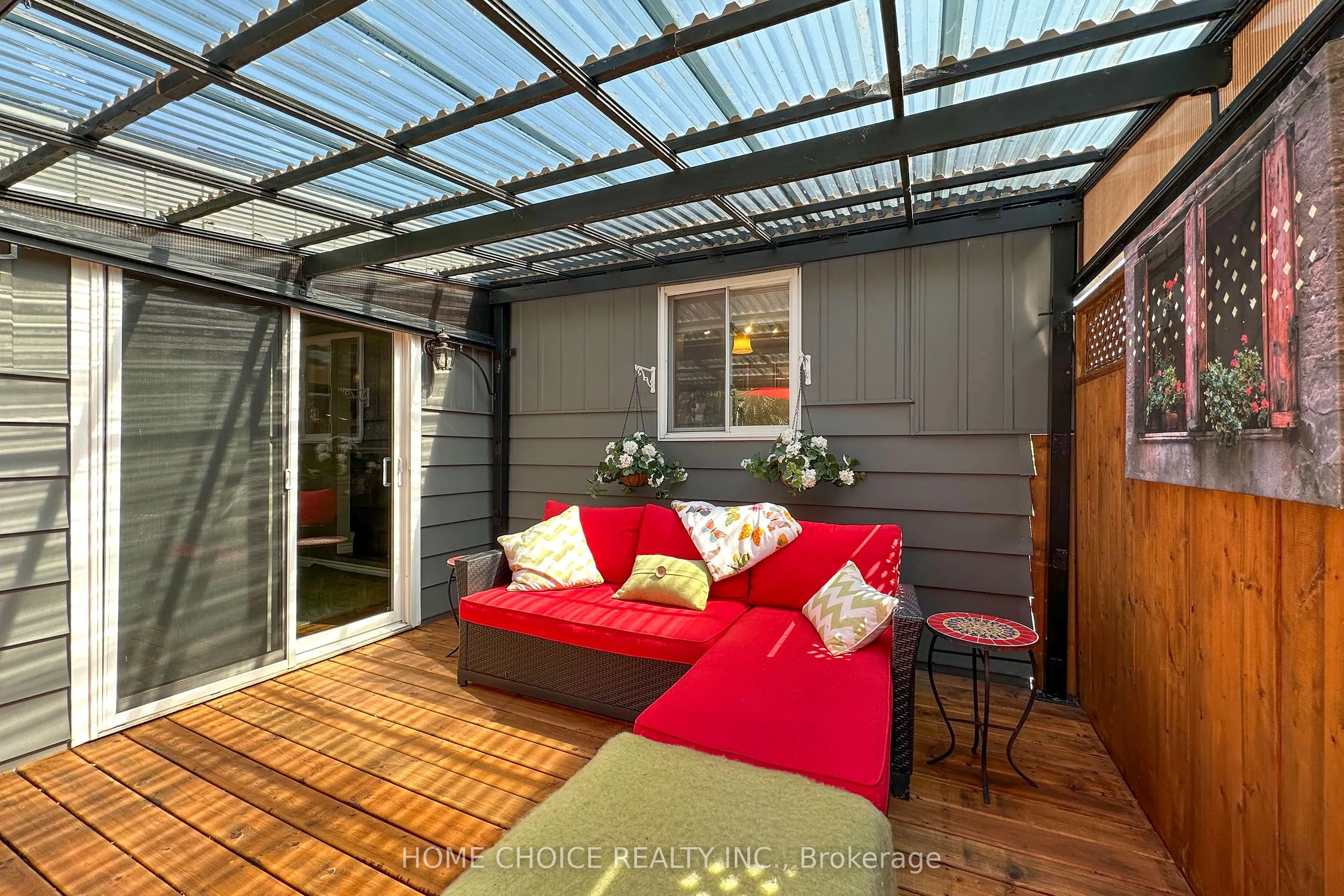 10 Eastbank Road