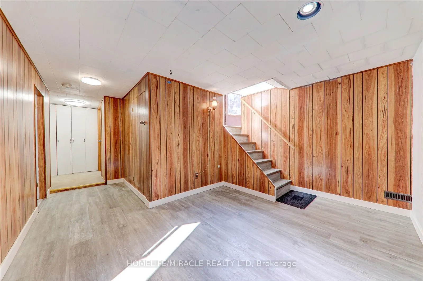 23 Dunelm Street