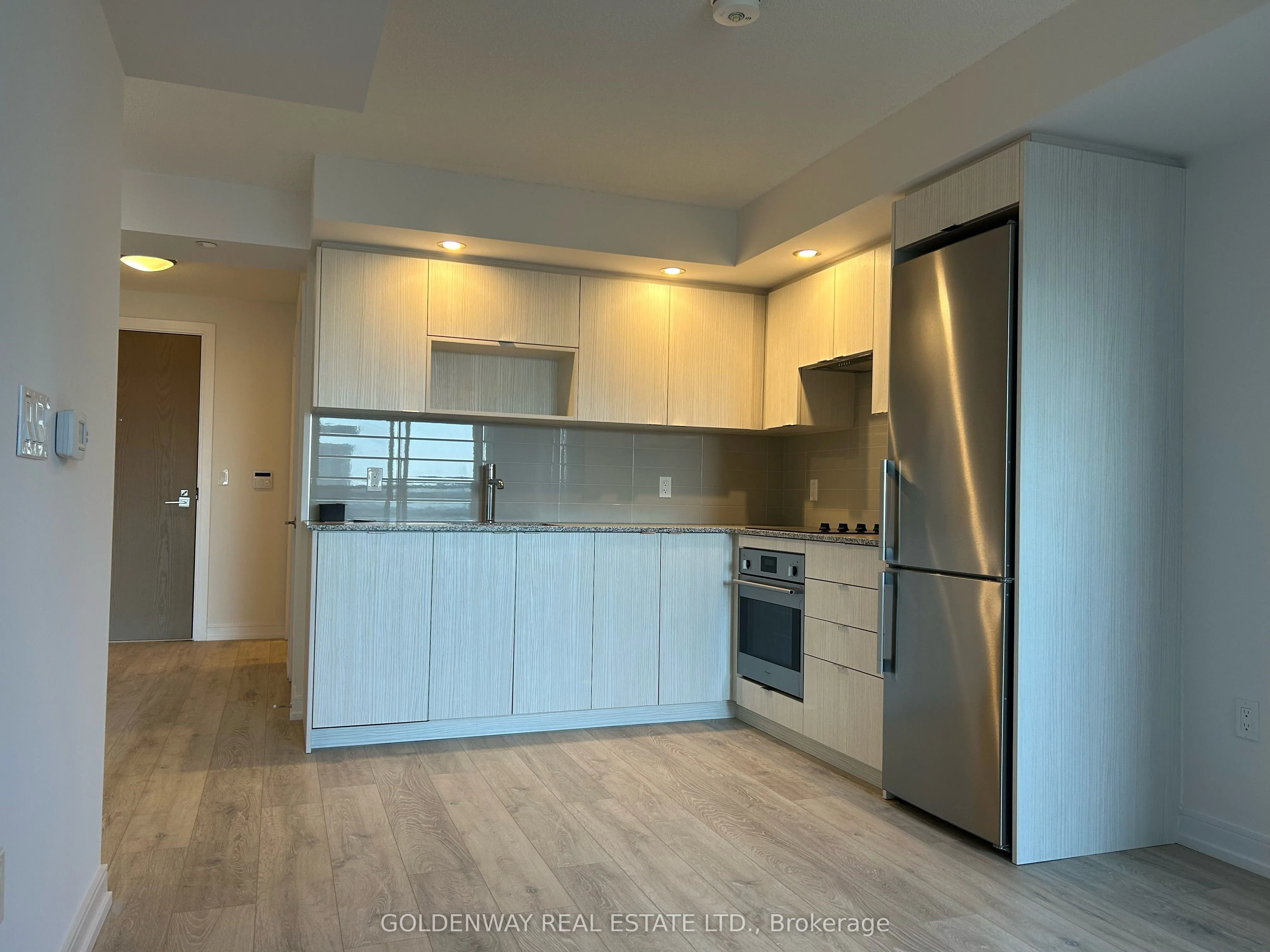 225 Village Green Square, #1305