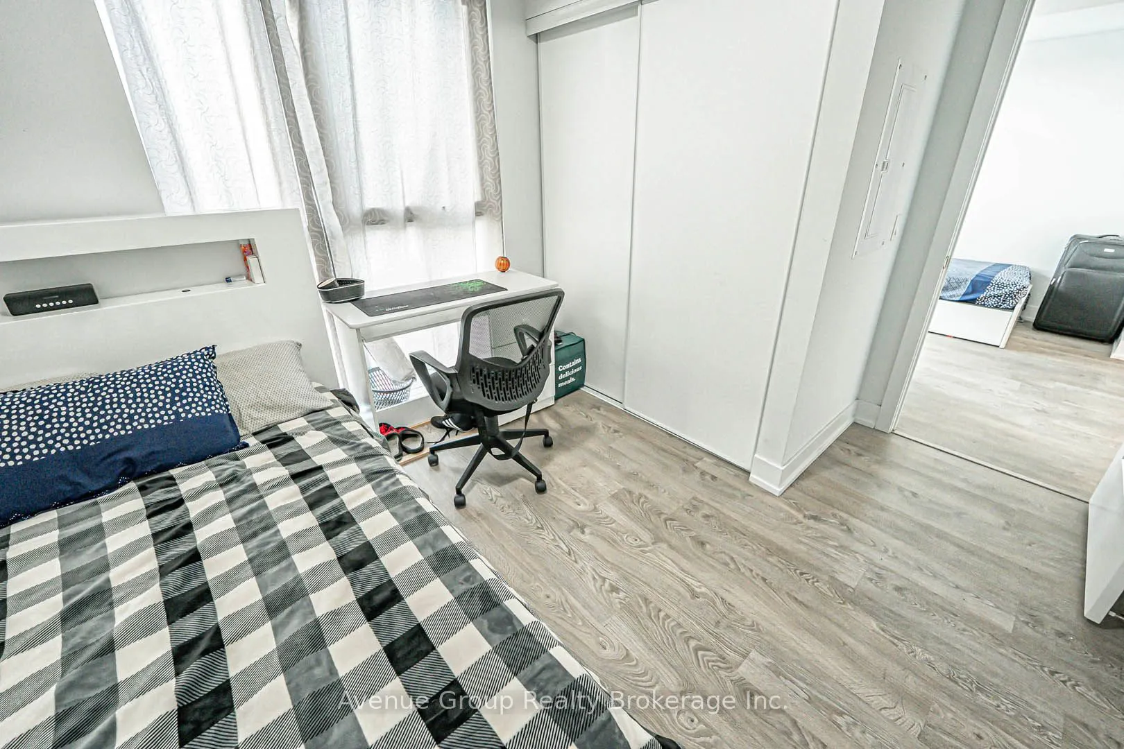 2550 Simcoe Street, #506