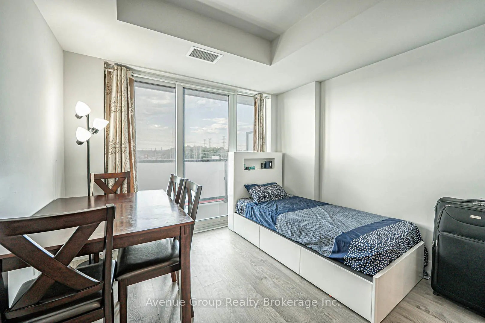 2550 Simcoe Street, #506