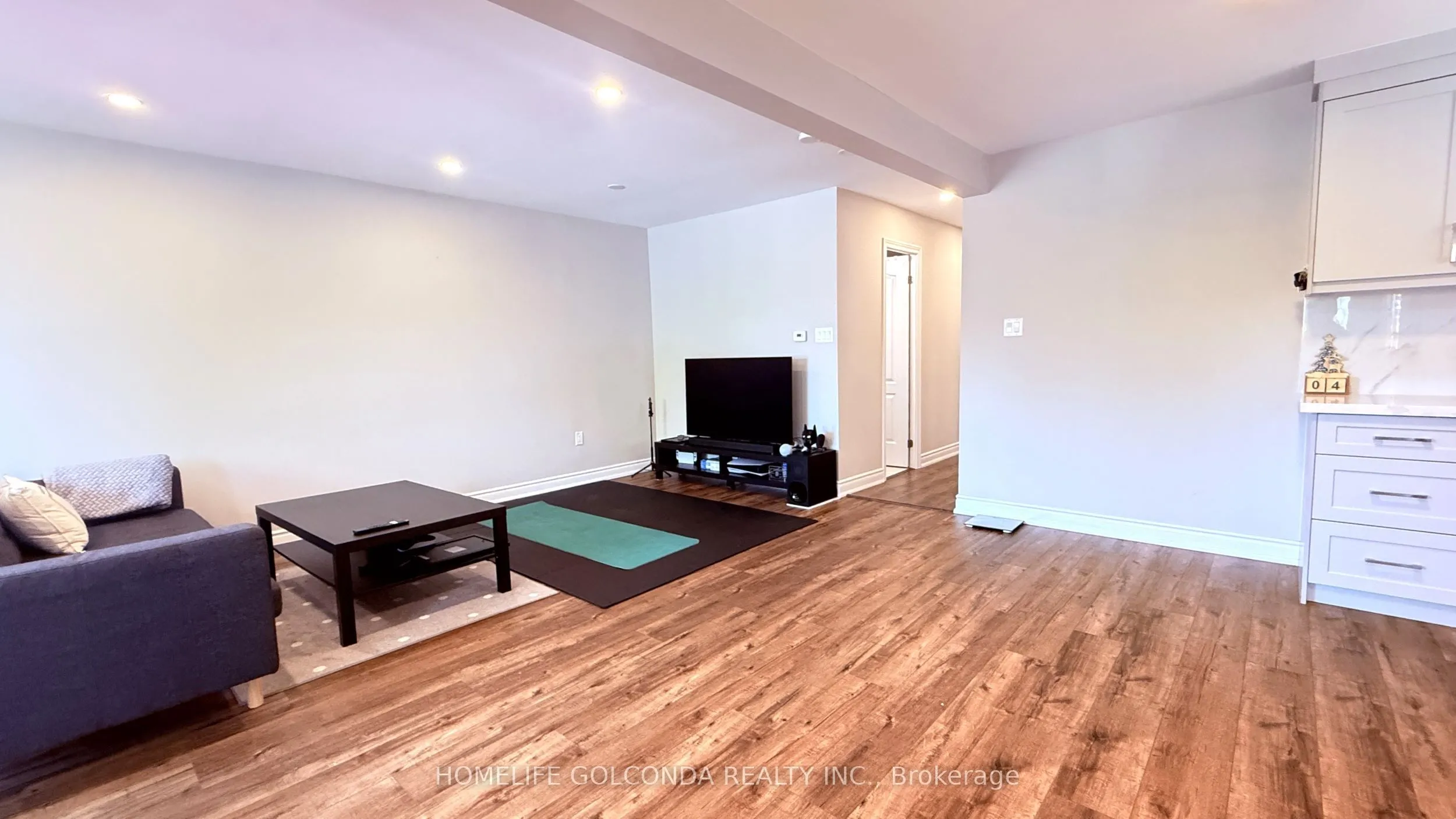 30 Heatherside Main Fl Drive