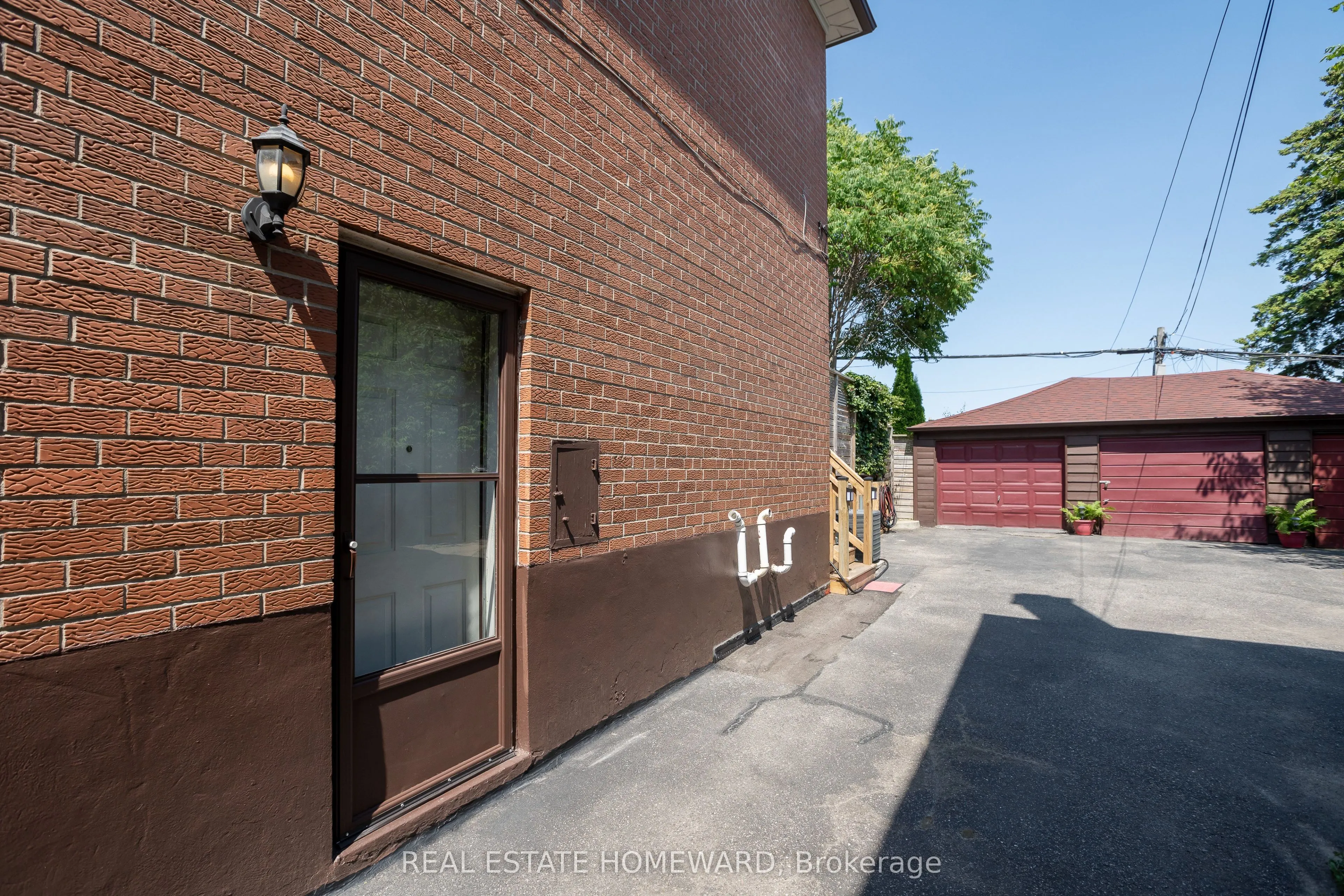 331 Rhodes Avenue