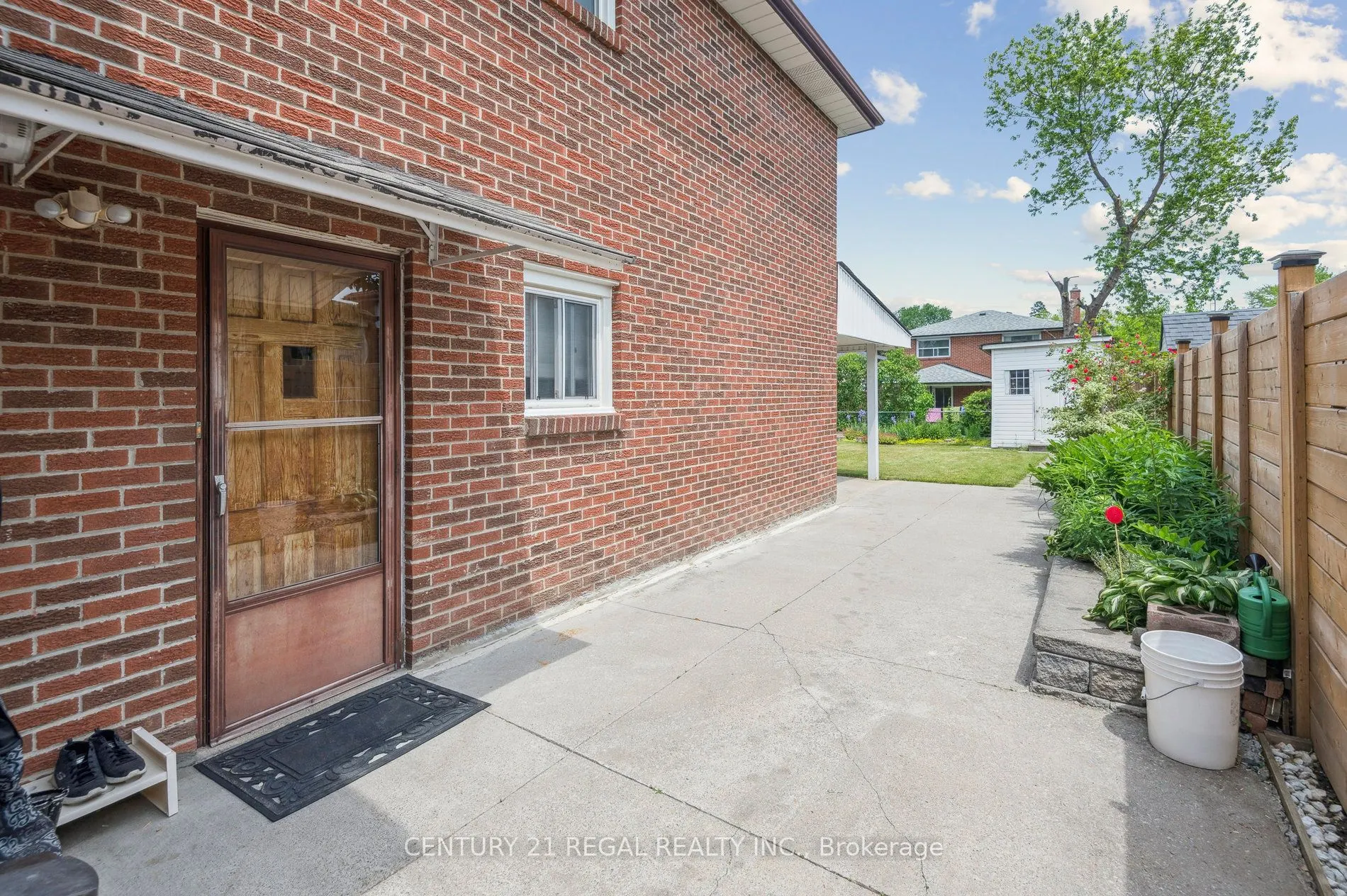 152 Weir Crescent