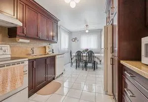 152 Weir Crescent