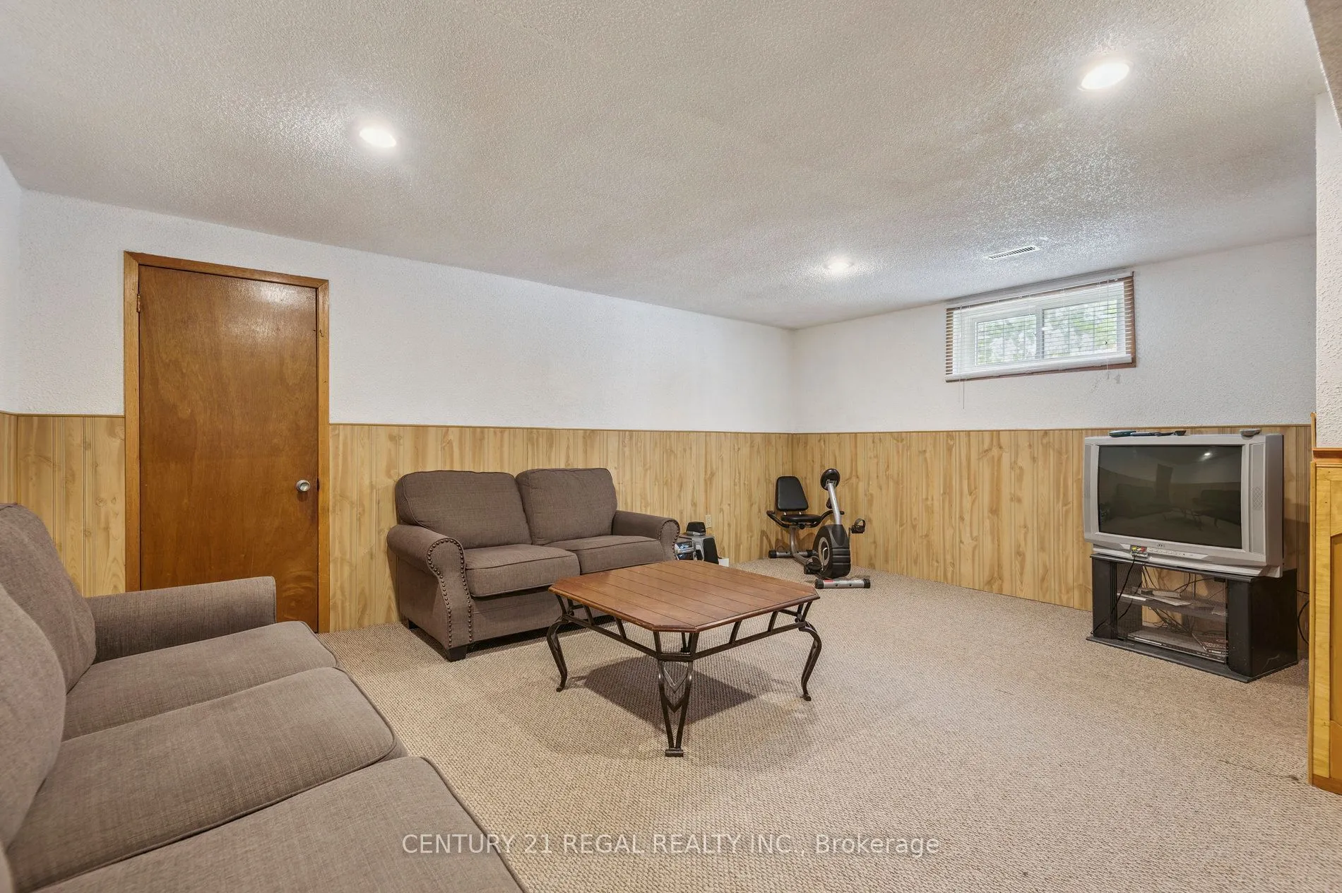152 Weir Crescent