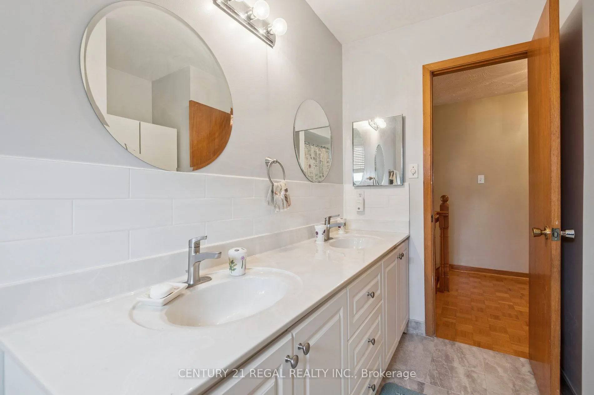 152 Weir Crescent